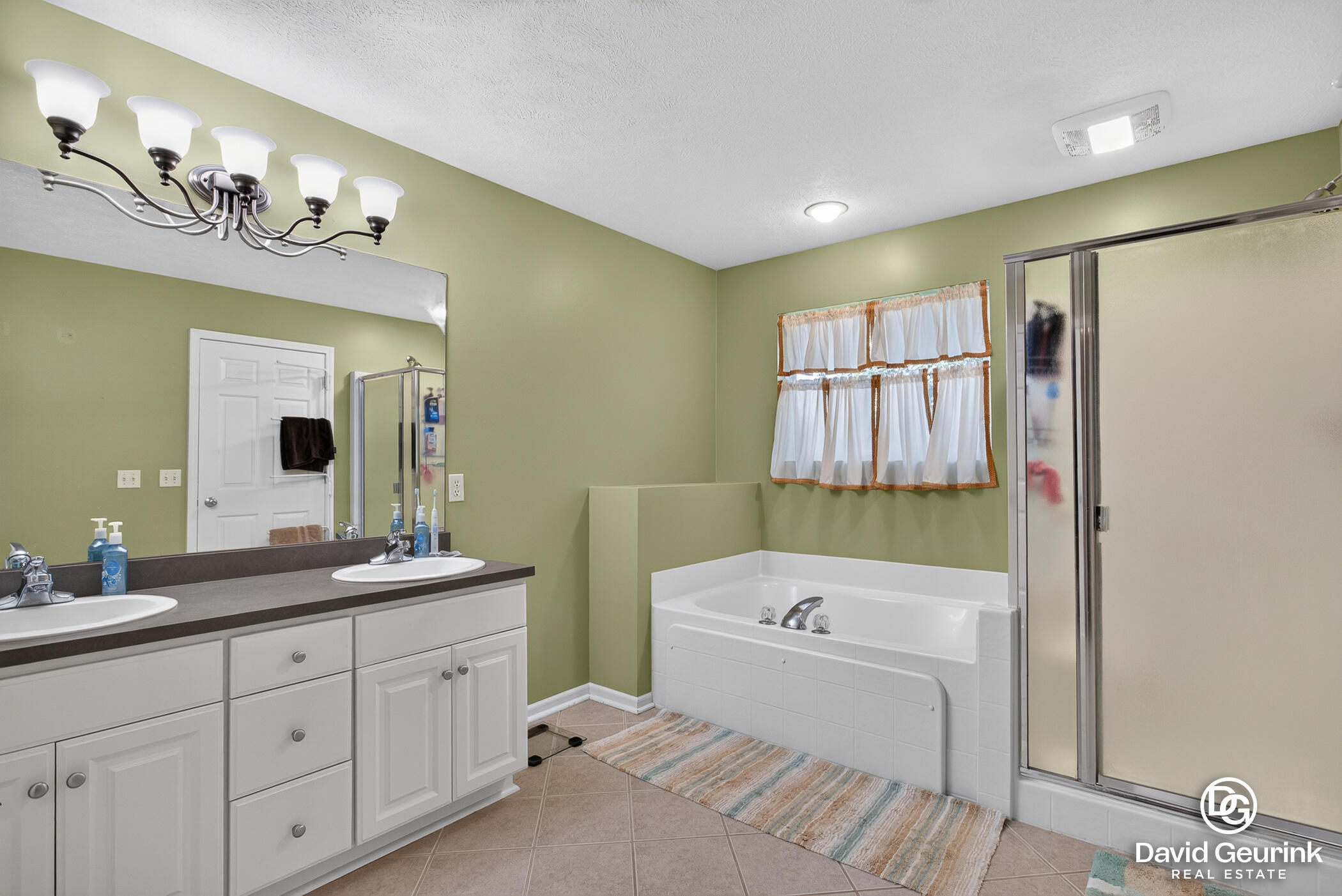 8666 Suntree Drive Zeeland MI 49464