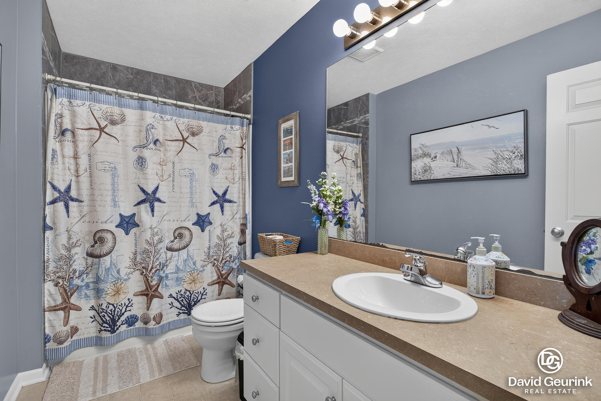 8666 Suntree Drive Zeeland MI 49464