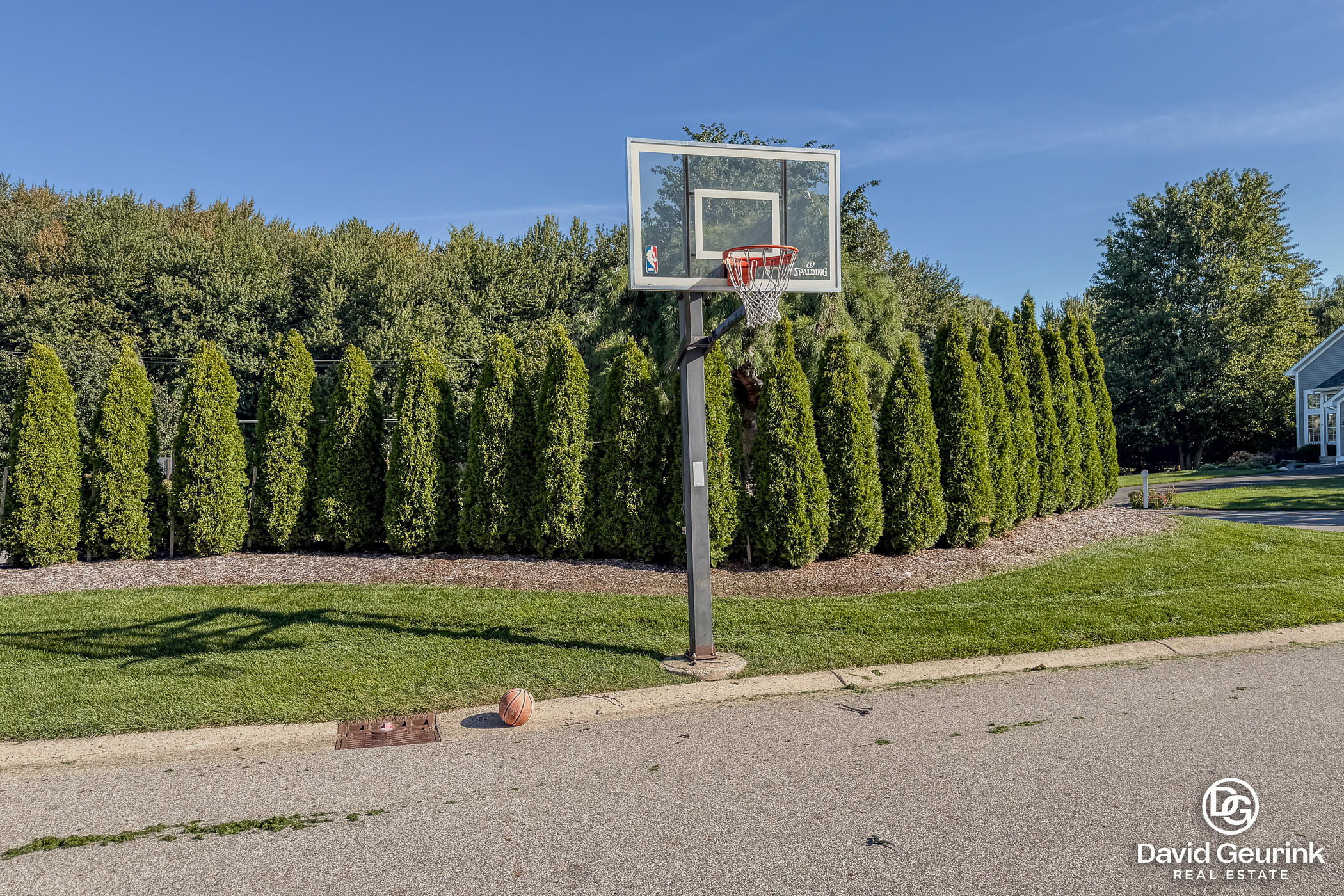 8666 Suntree Drive Zeeland MI 49464