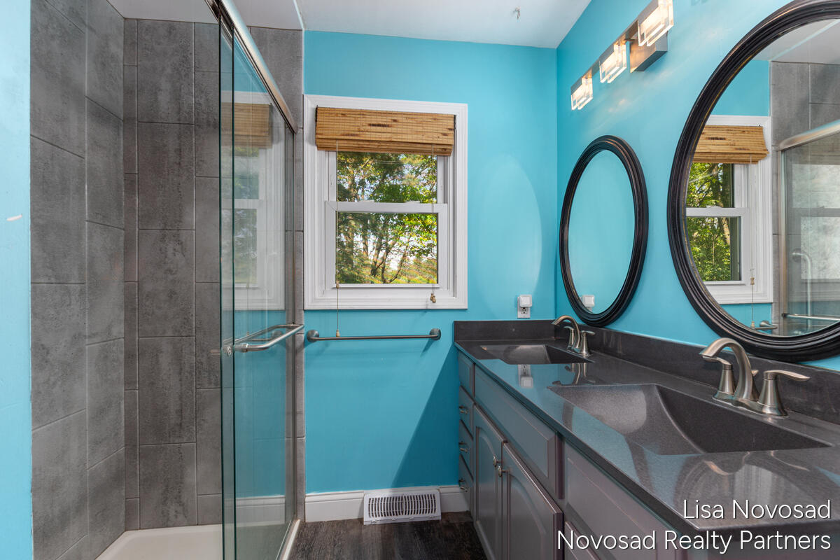 225 Alewa Drive NW Grand Rapids MI 49504