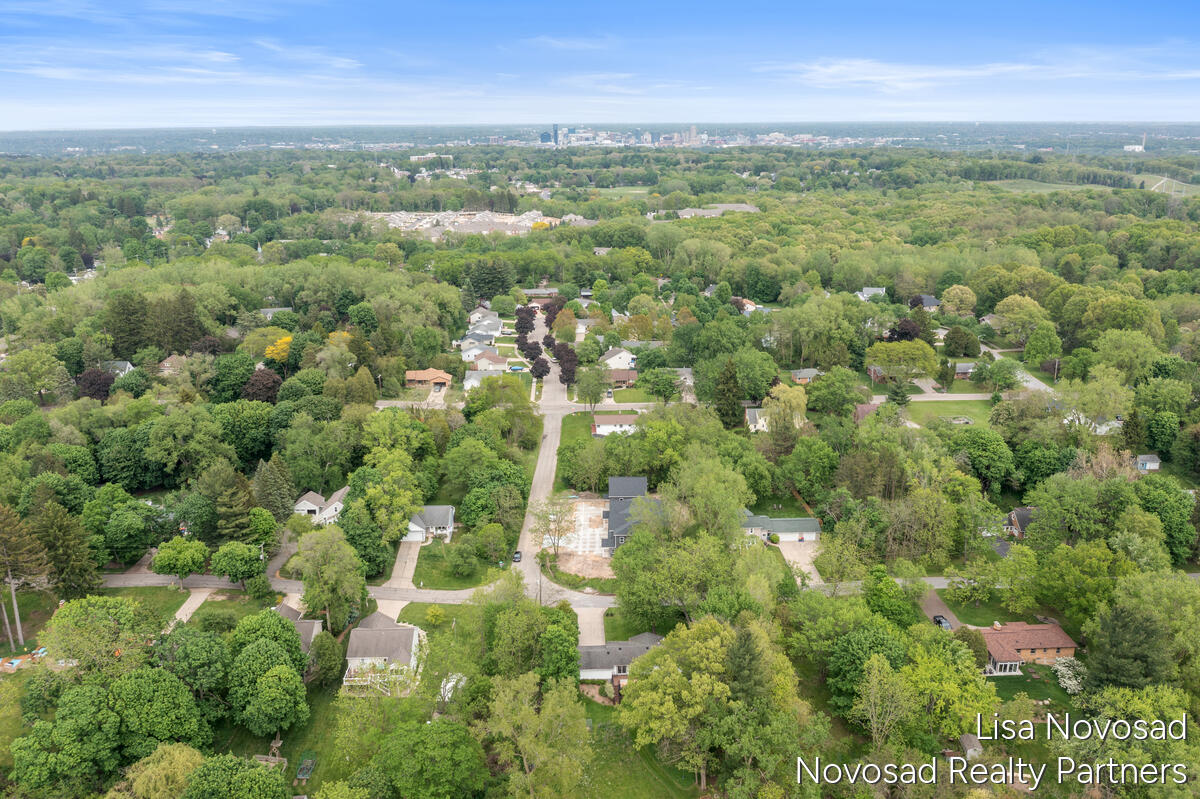 225 Alewa Drive NW Grand Rapids MI 49504