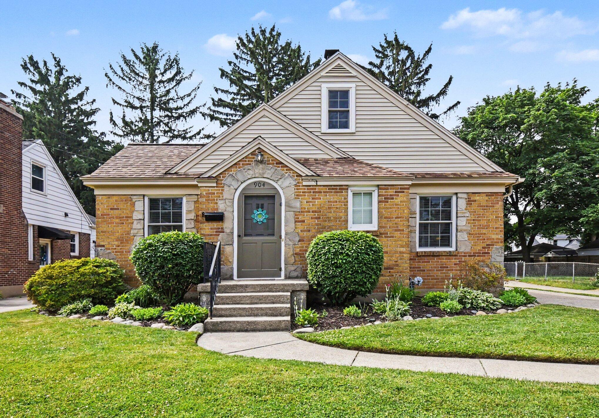 904 Mayhew Wood Drive SE Grand Rapids MI 49507