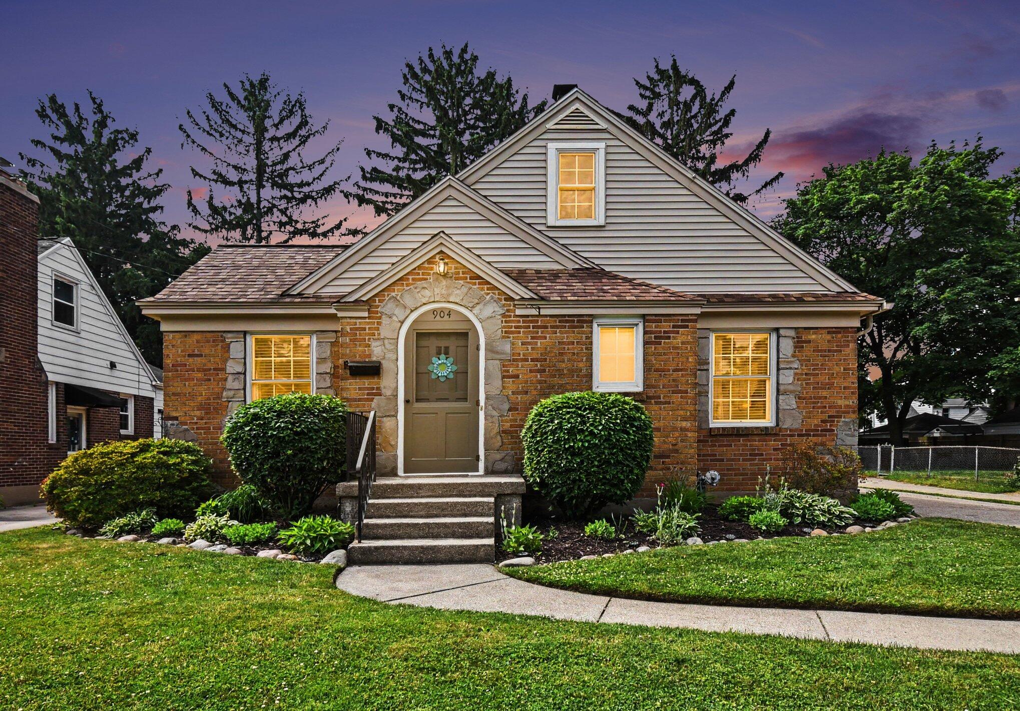 904 Mayhew Wood Drive SE Grand Rapids MI 49507