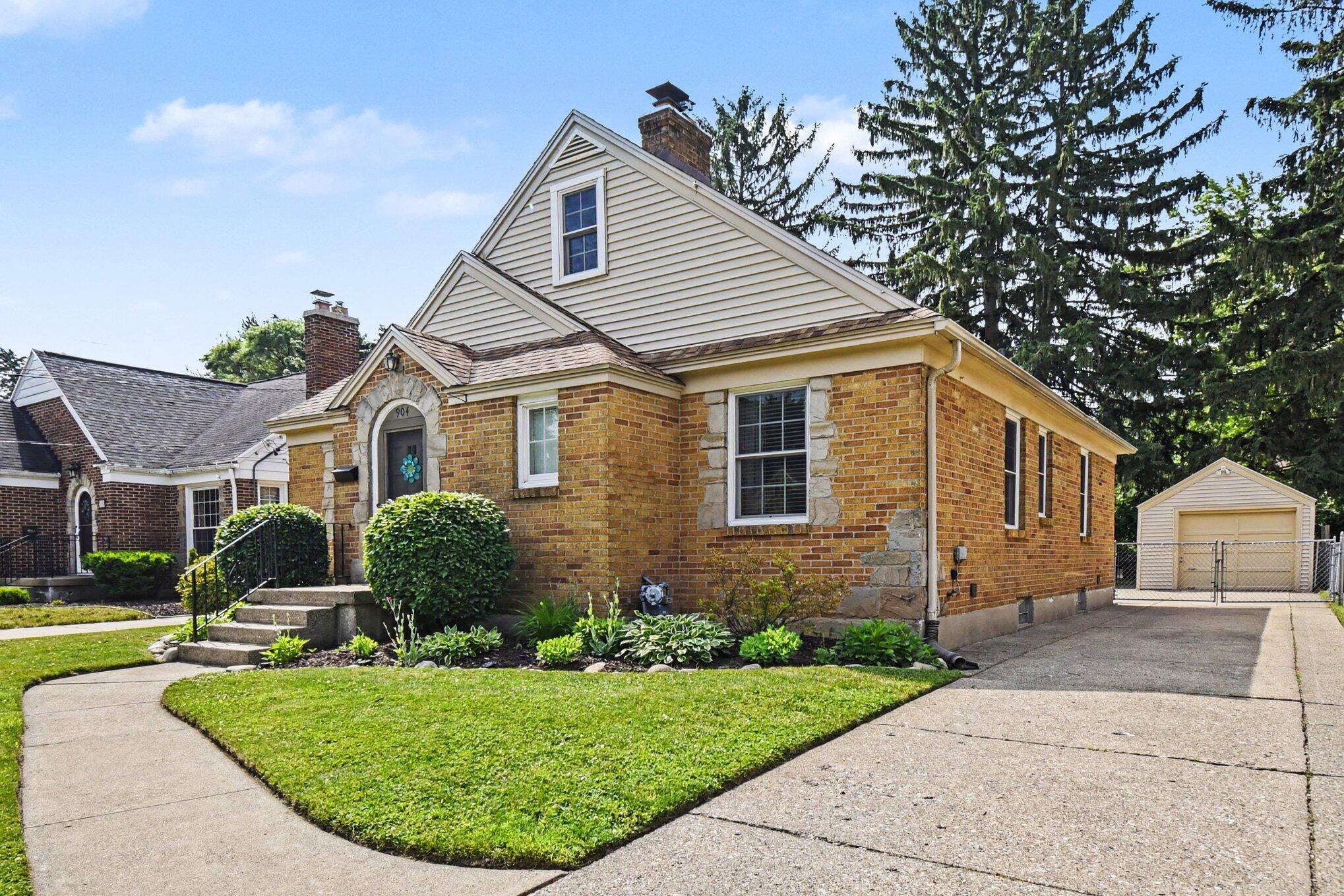 904 Mayhew Wood Drive SE Grand Rapids MI 49507