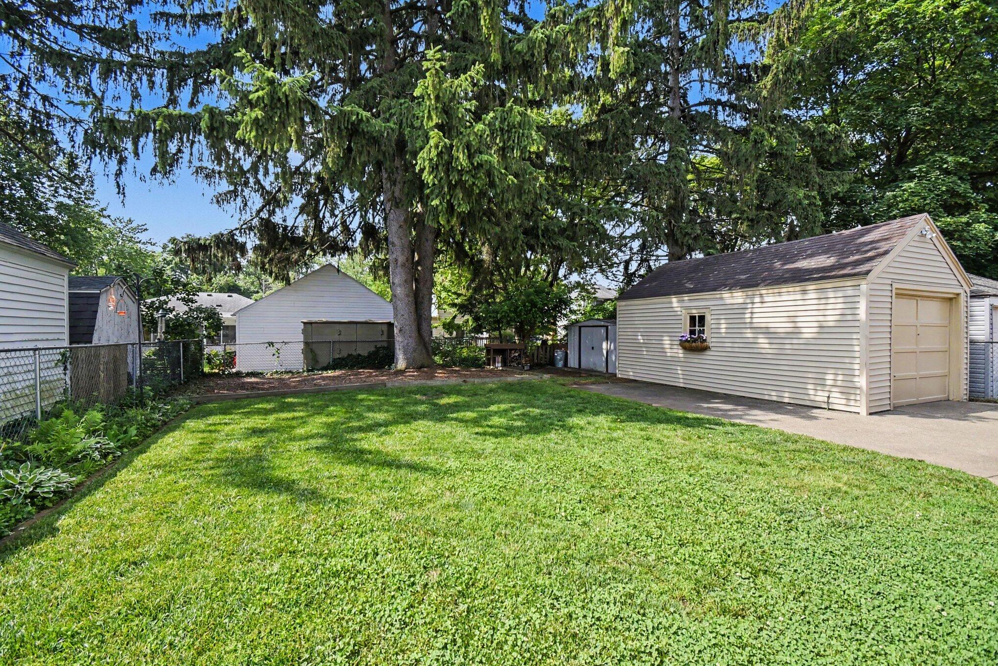904 Mayhew Wood Drive SE Grand Rapids MI 49507