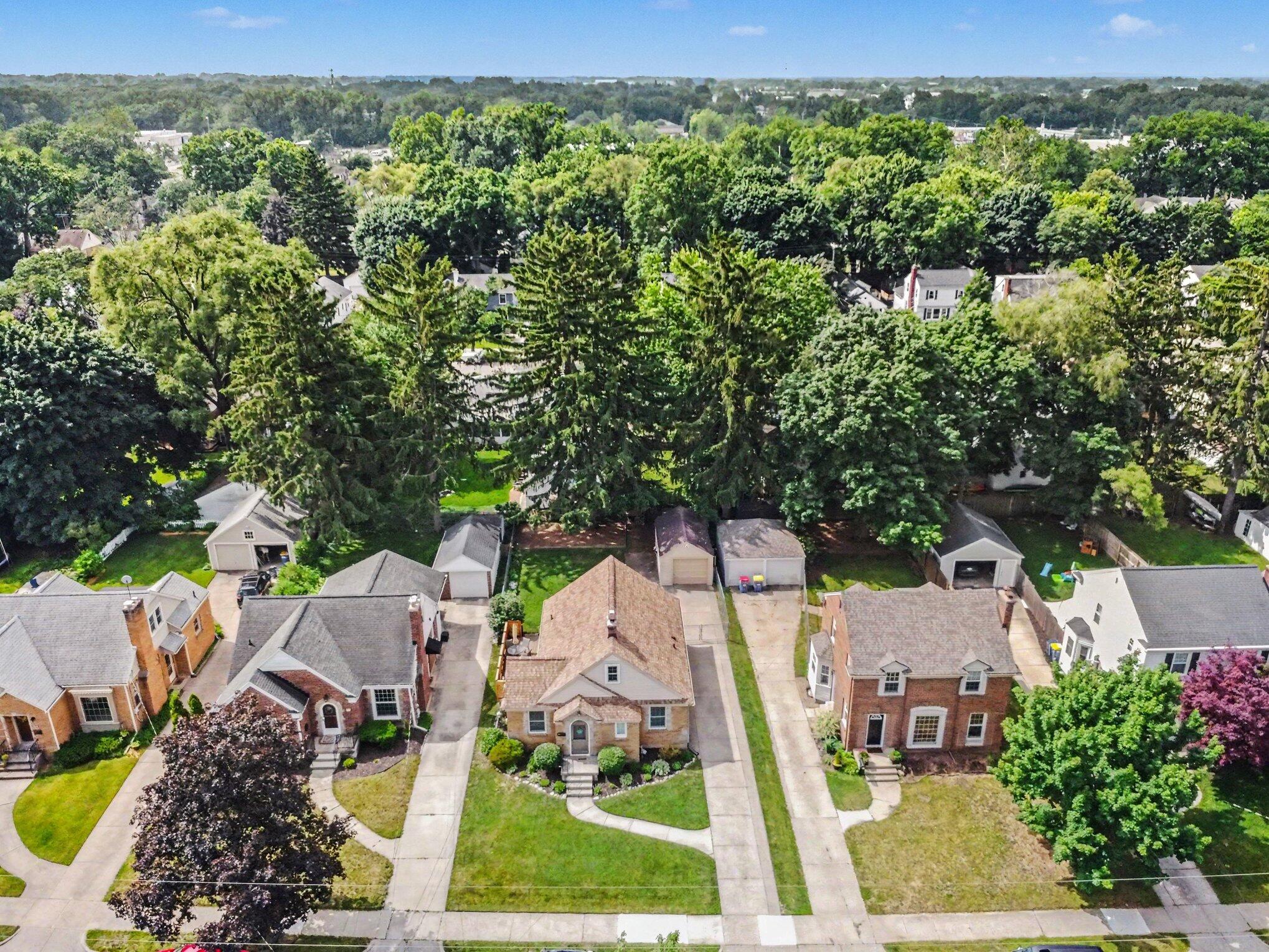 904 Mayhew Wood Drive SE Grand Rapids MI 49507