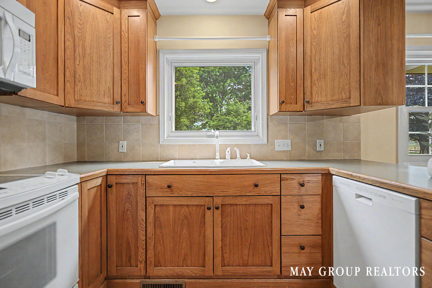 4840 Cresthill Drive NE Grand Rapids MI 49525