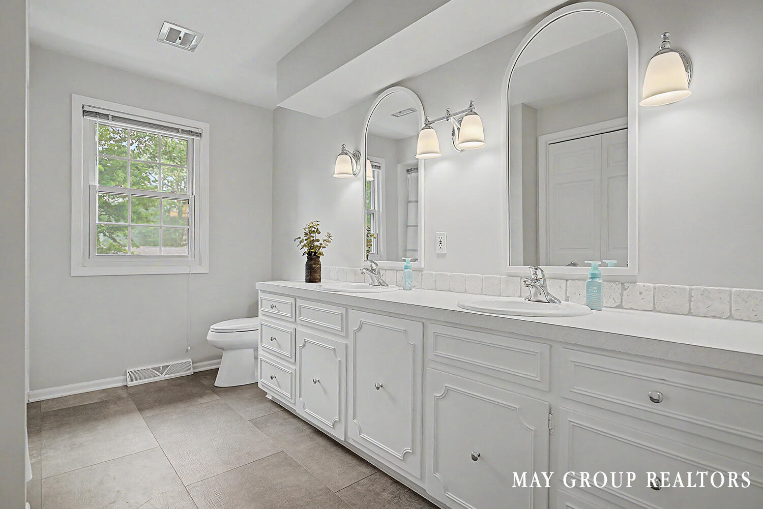 4840 Cresthill Drive NE Grand Rapids MI 49525