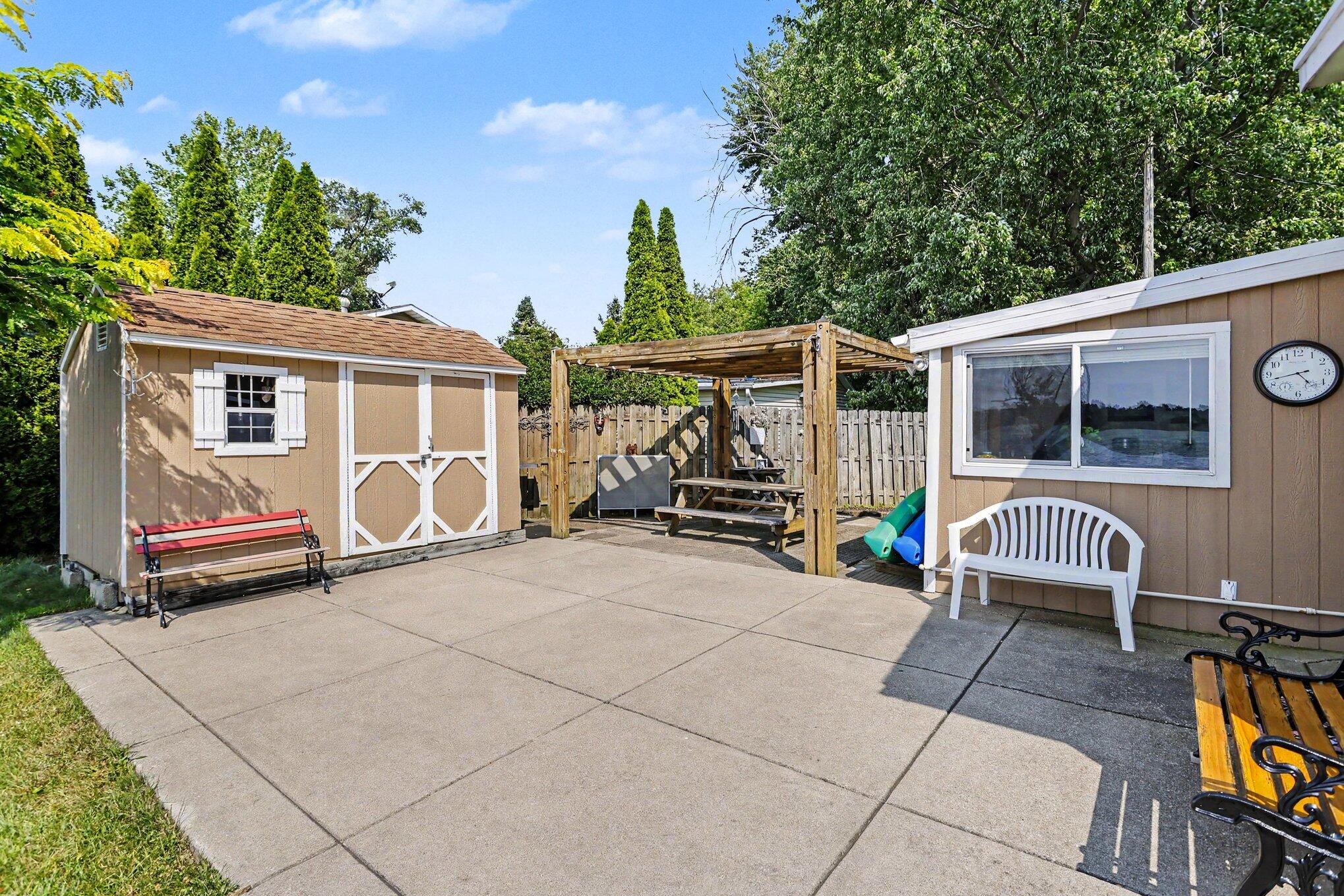 68695 Lake Court Edwardsburg MI 49112