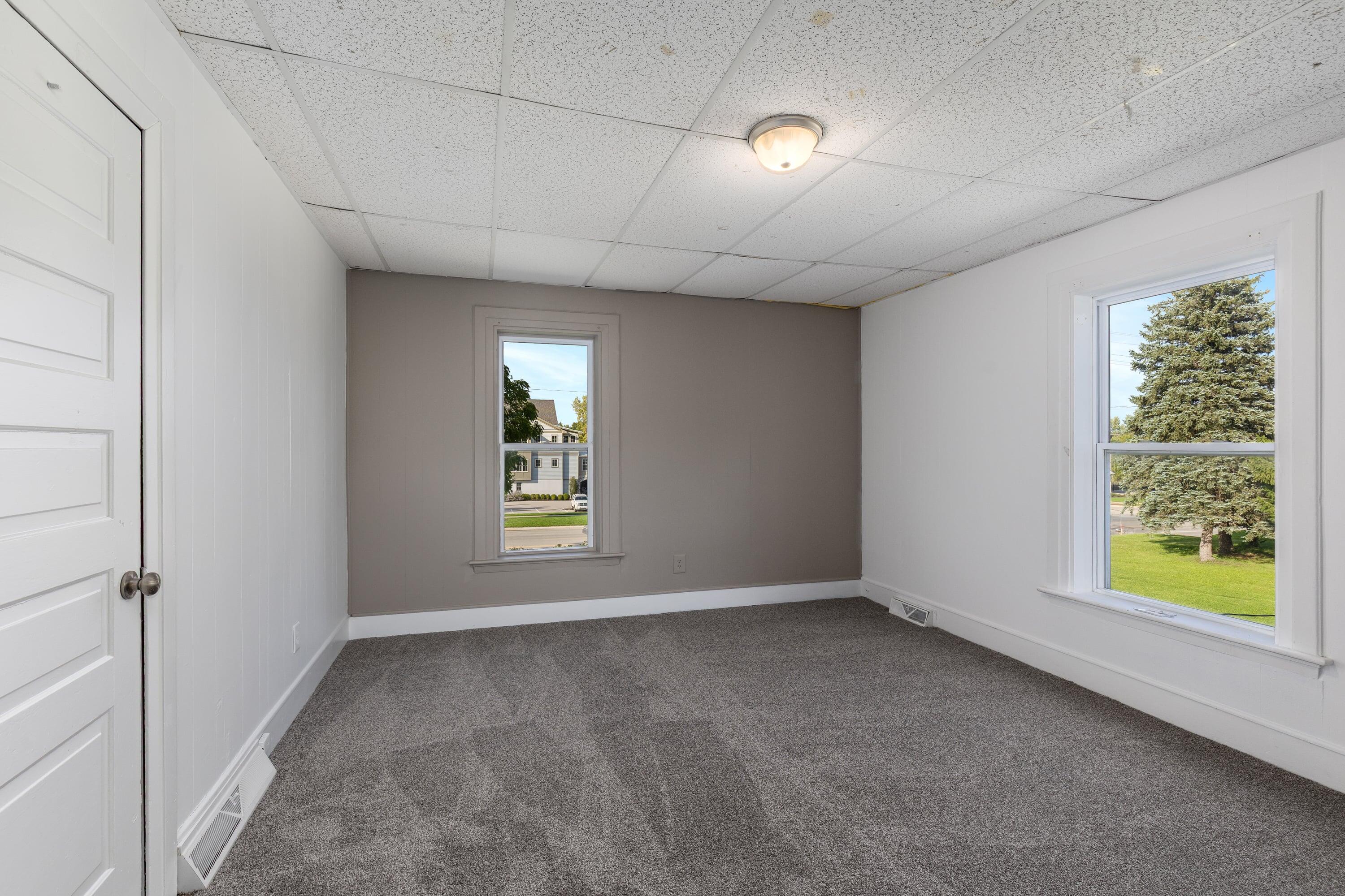 2836 Knapp Street NE Grand Rapids MI 49525