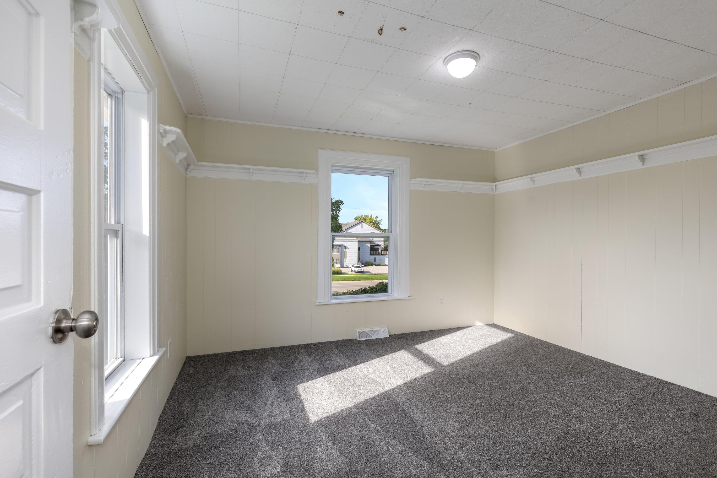 2836 Knapp Street NE Grand Rapids MI 49525