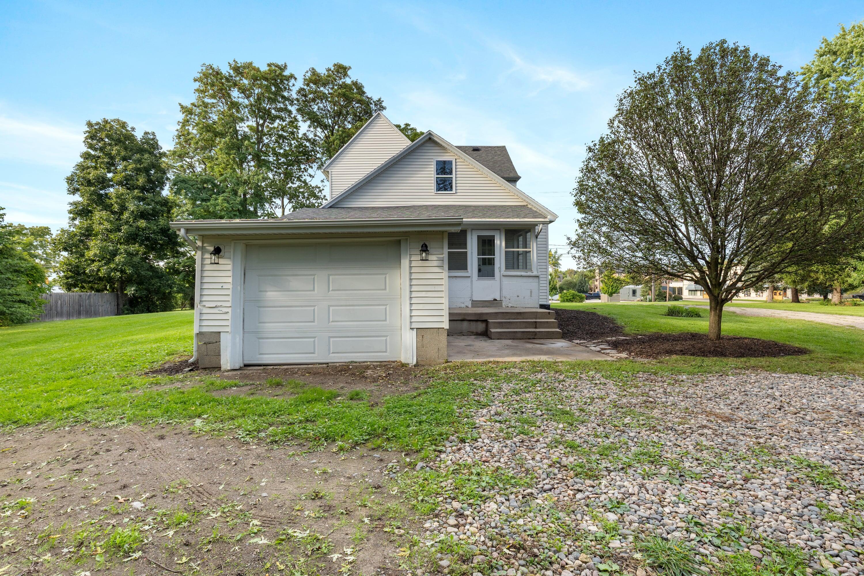 2836 Knapp Street NE Grand Rapids MI 49525