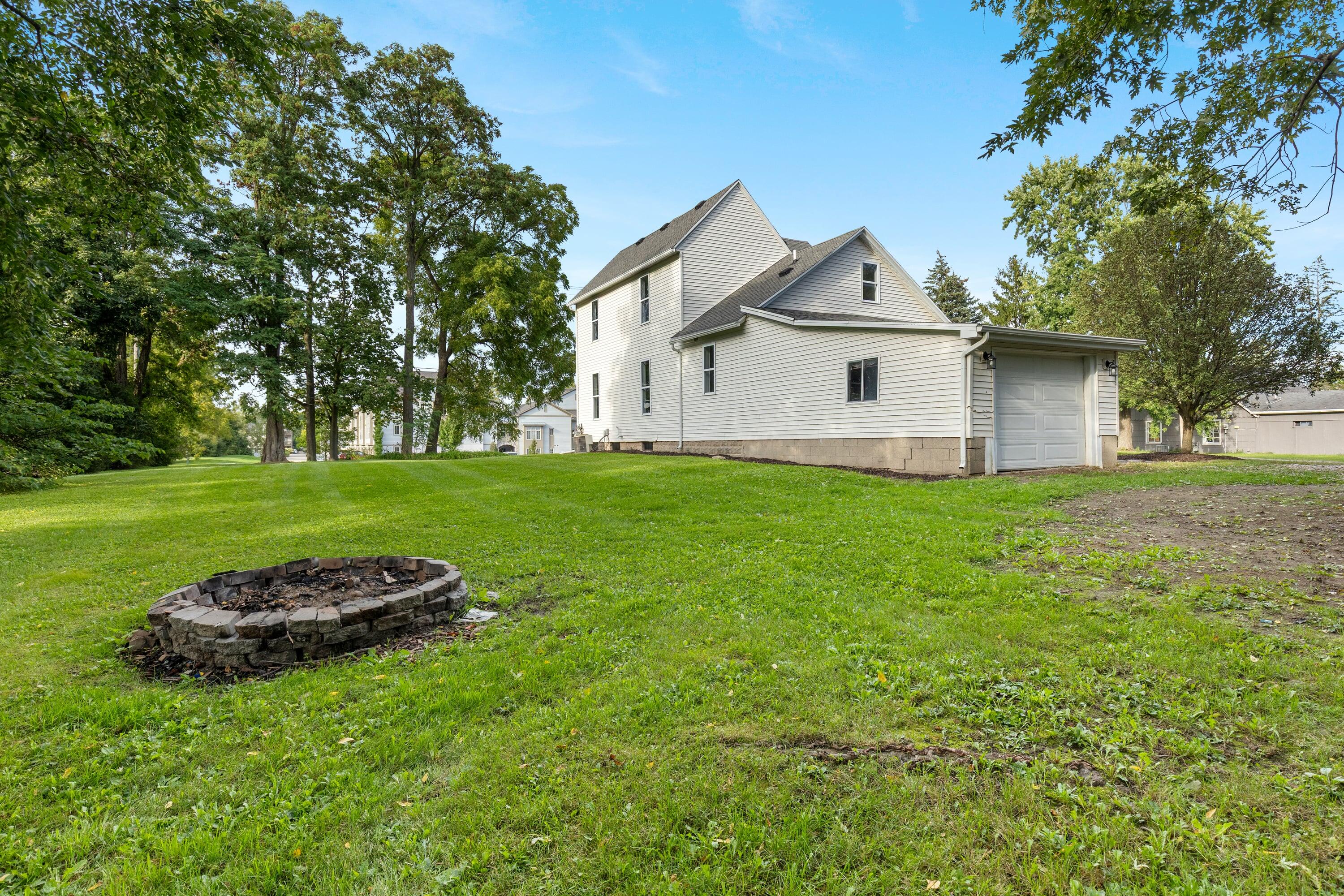 2836 Knapp Street NE Grand Rapids MI 49525