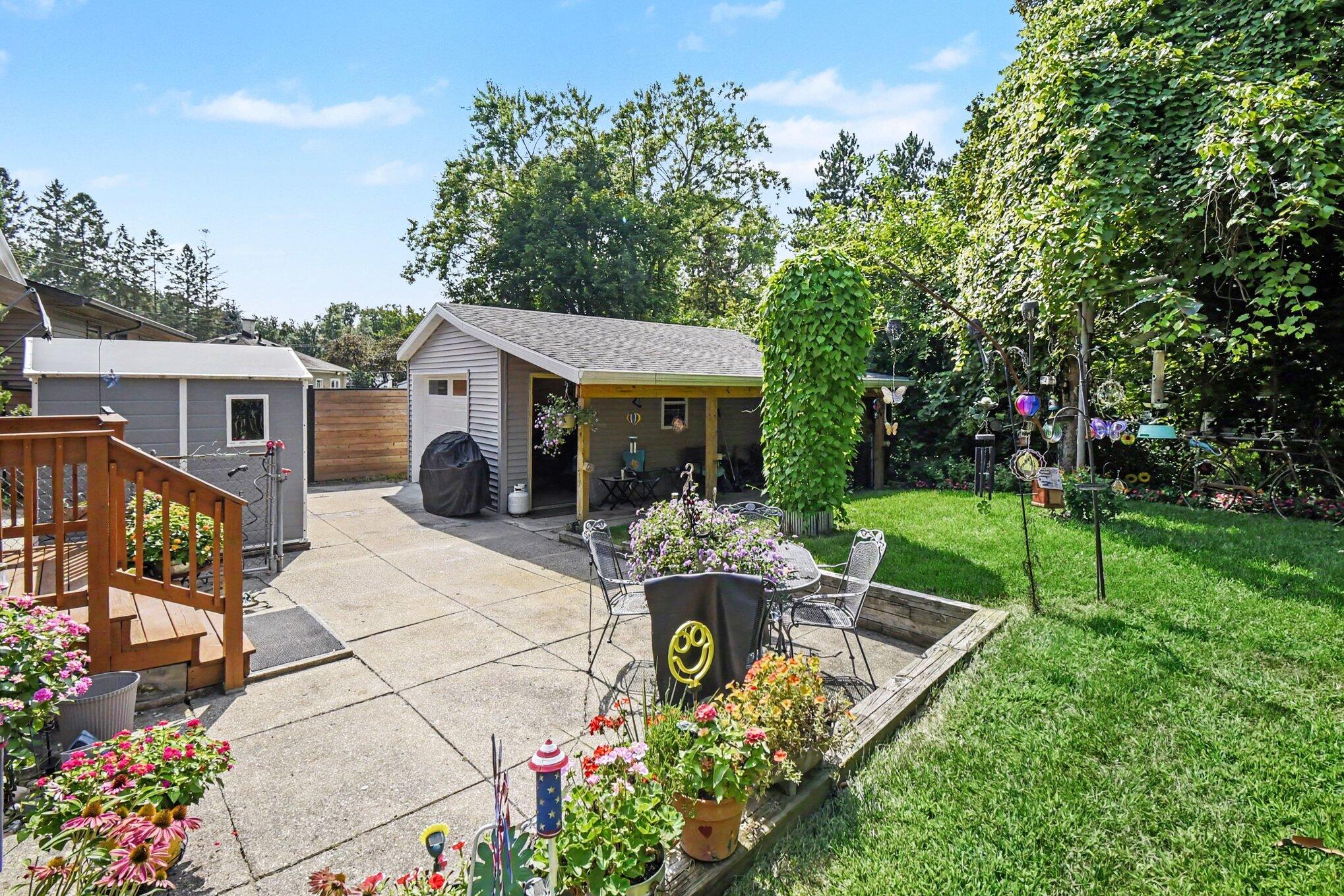 1457 Laughlin Drive NW Grand Rapids MI 49504