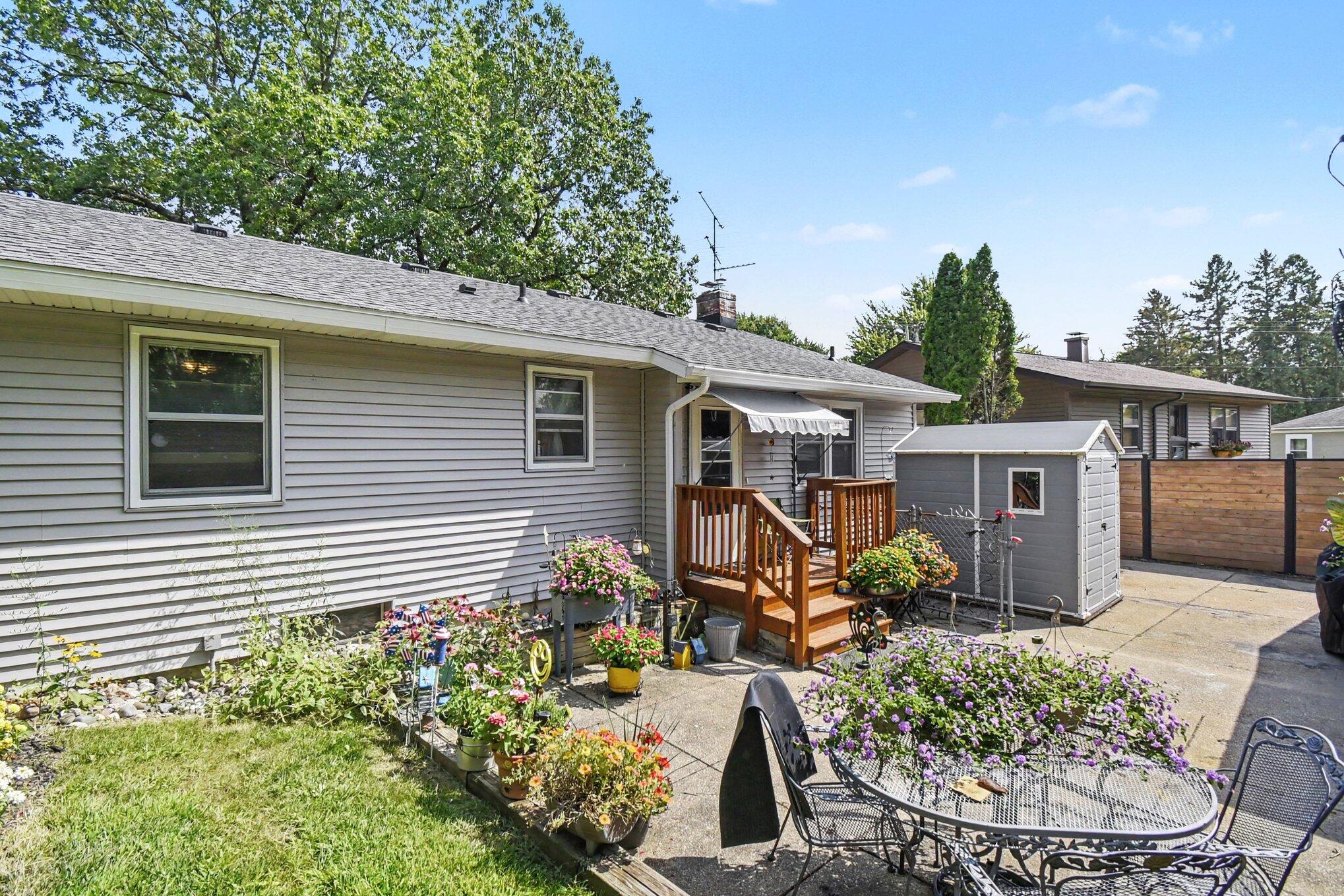 1457 Laughlin Drive NW Grand Rapids MI 49504