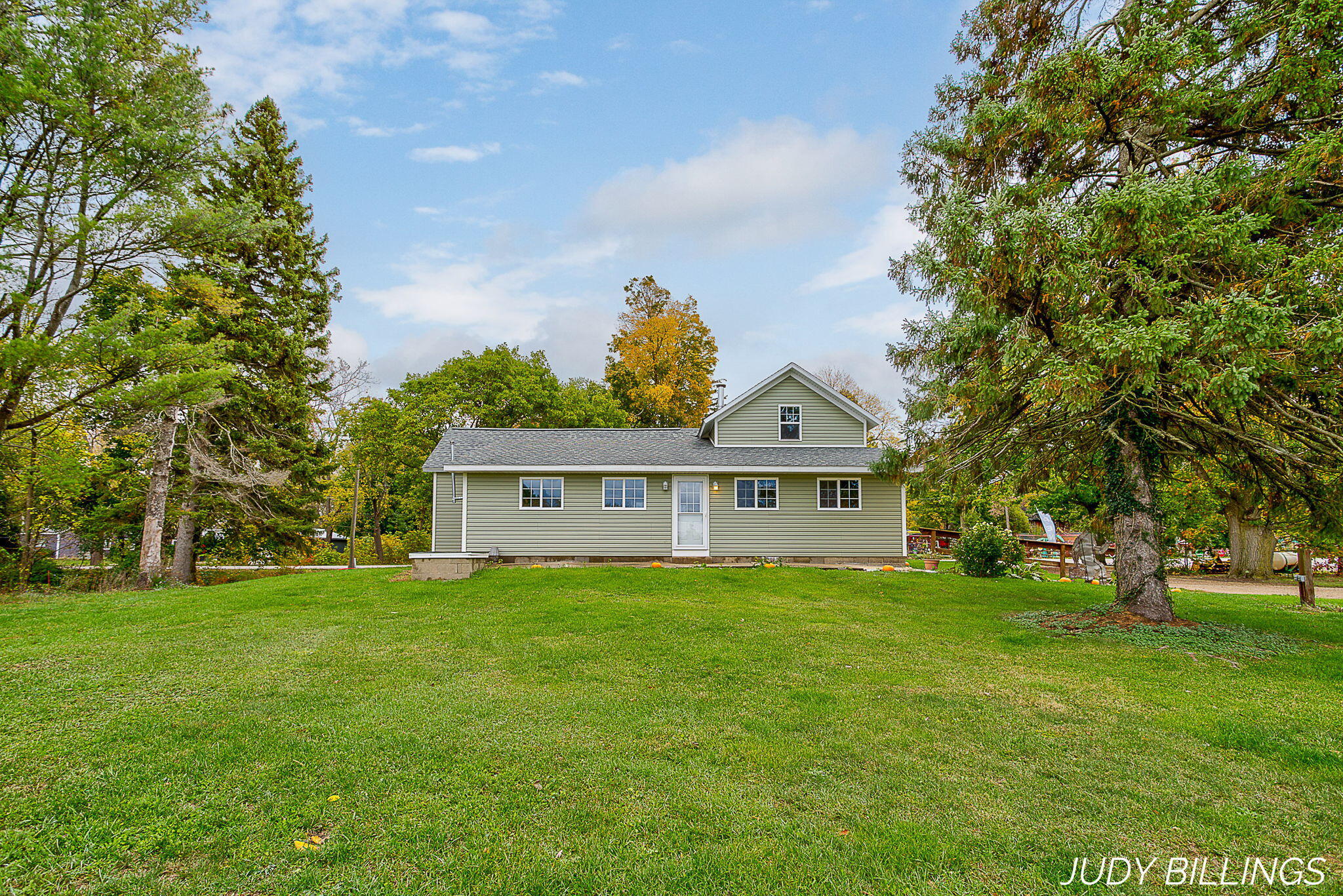 1676 68th Street Fennville MI 49408