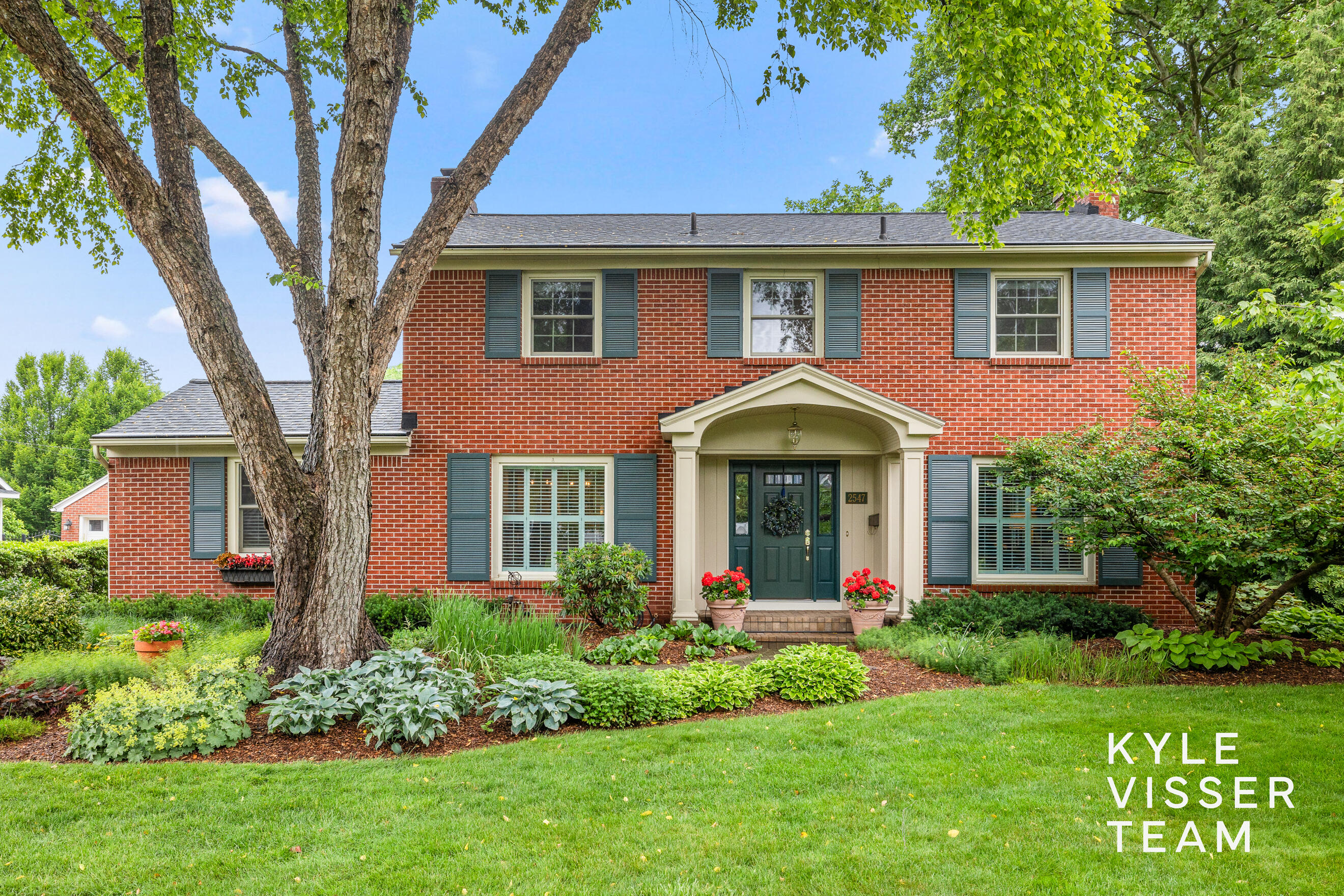 2547 Maplewood Drive SE East Grand Rapids MI 49506