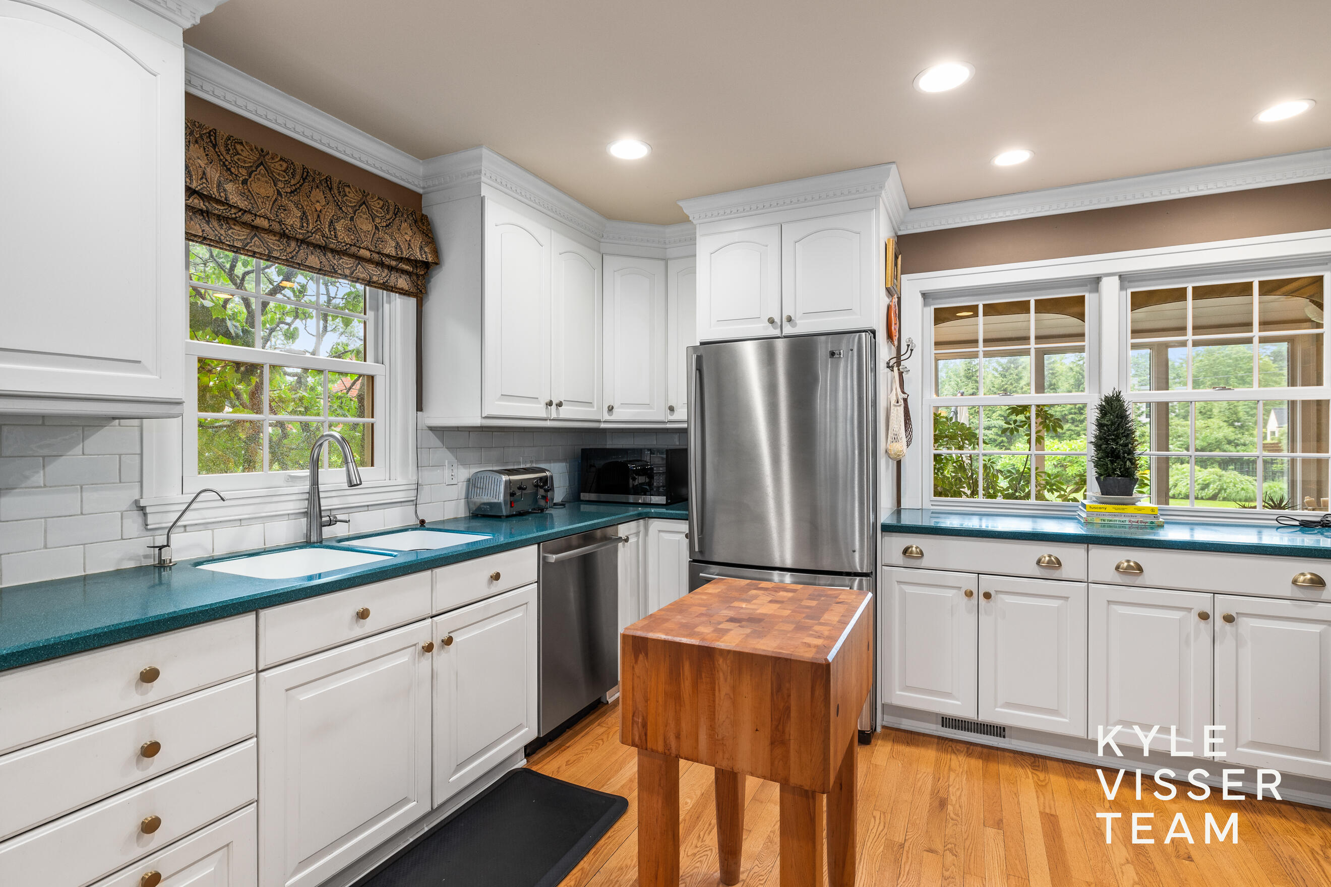 2547 Maplewood Drive SE East Grand Rapids MI 49506