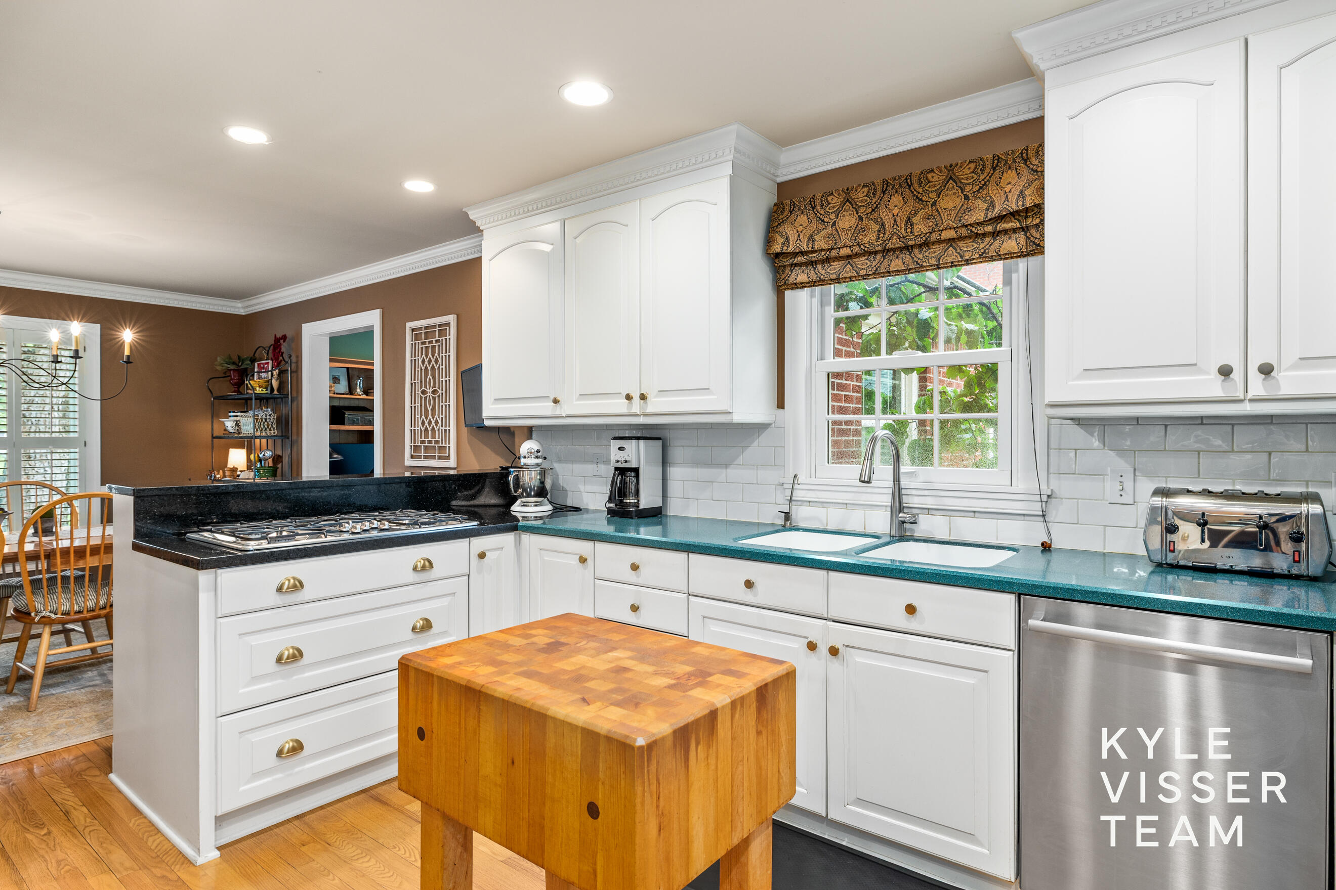 2547 Maplewood Drive SE East Grand Rapids MI 49506
