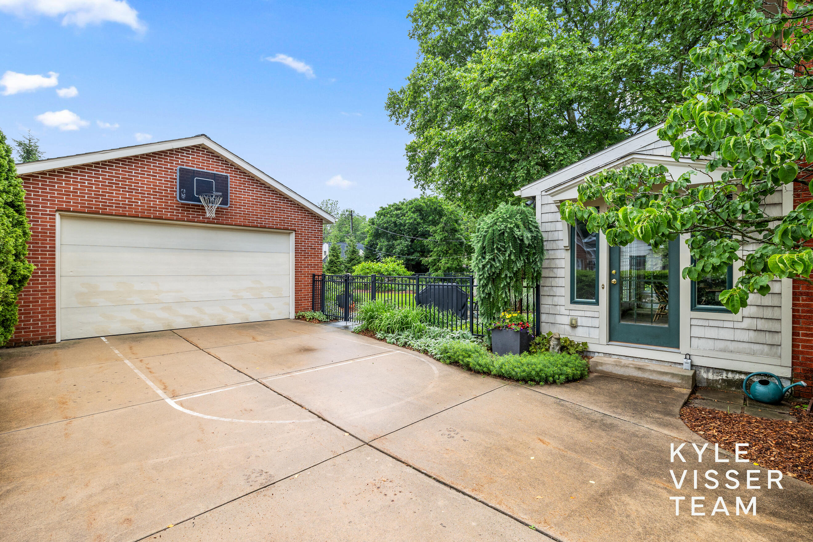 2547 Maplewood Drive SE East Grand Rapids MI 49506