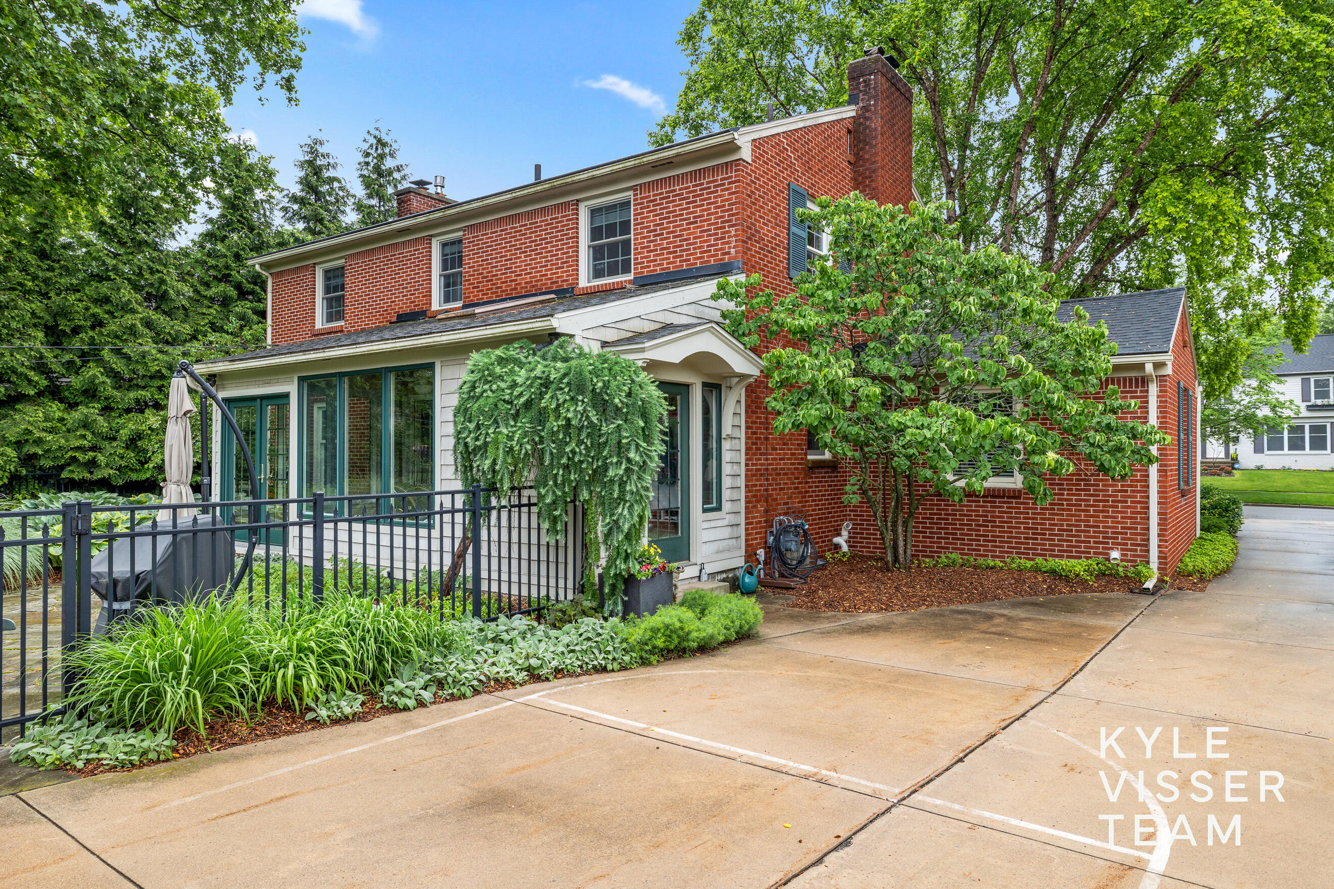 2547 Maplewood Drive SE East Grand Rapids MI 49506