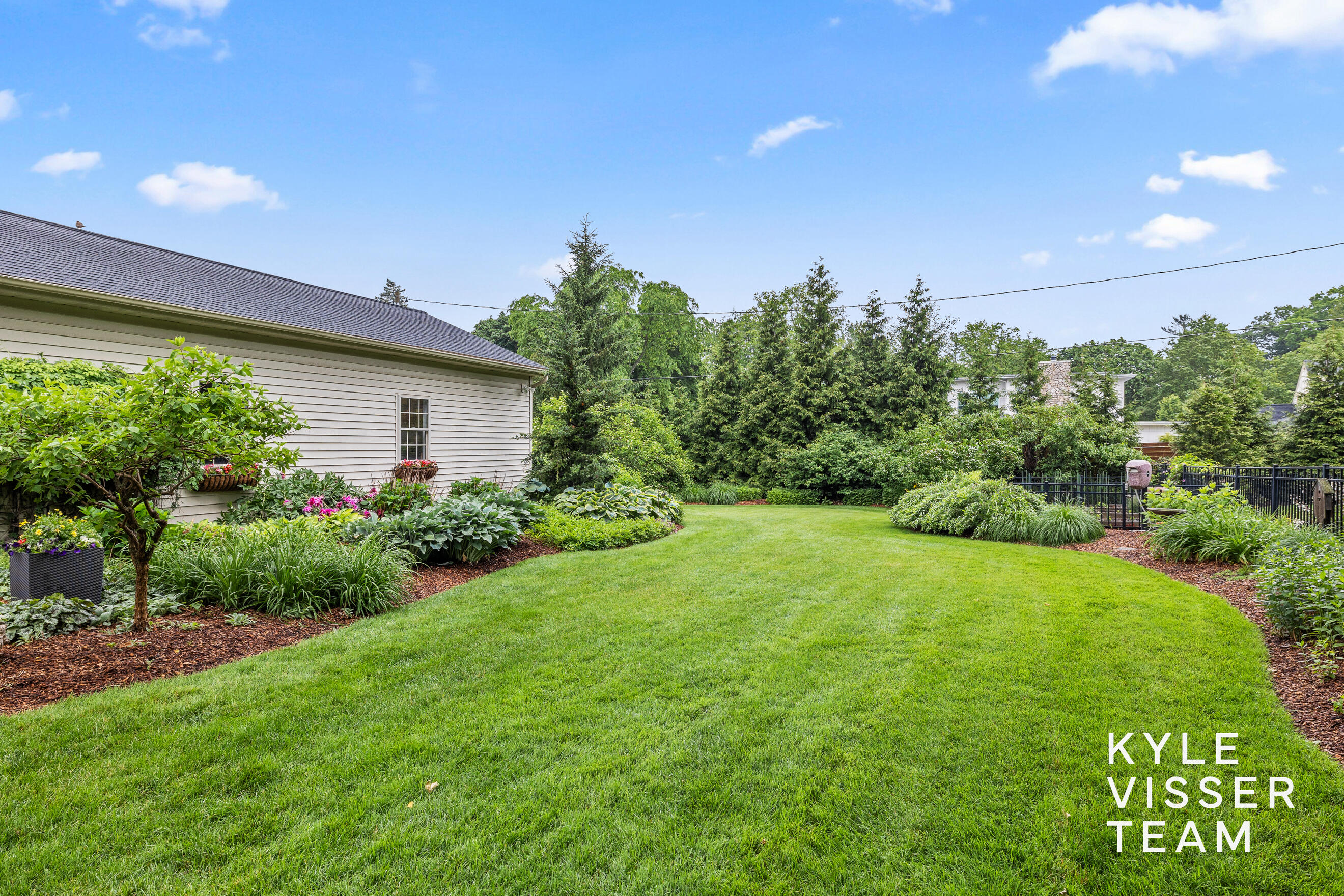 2547 Maplewood Drive SE East Grand Rapids MI 49506