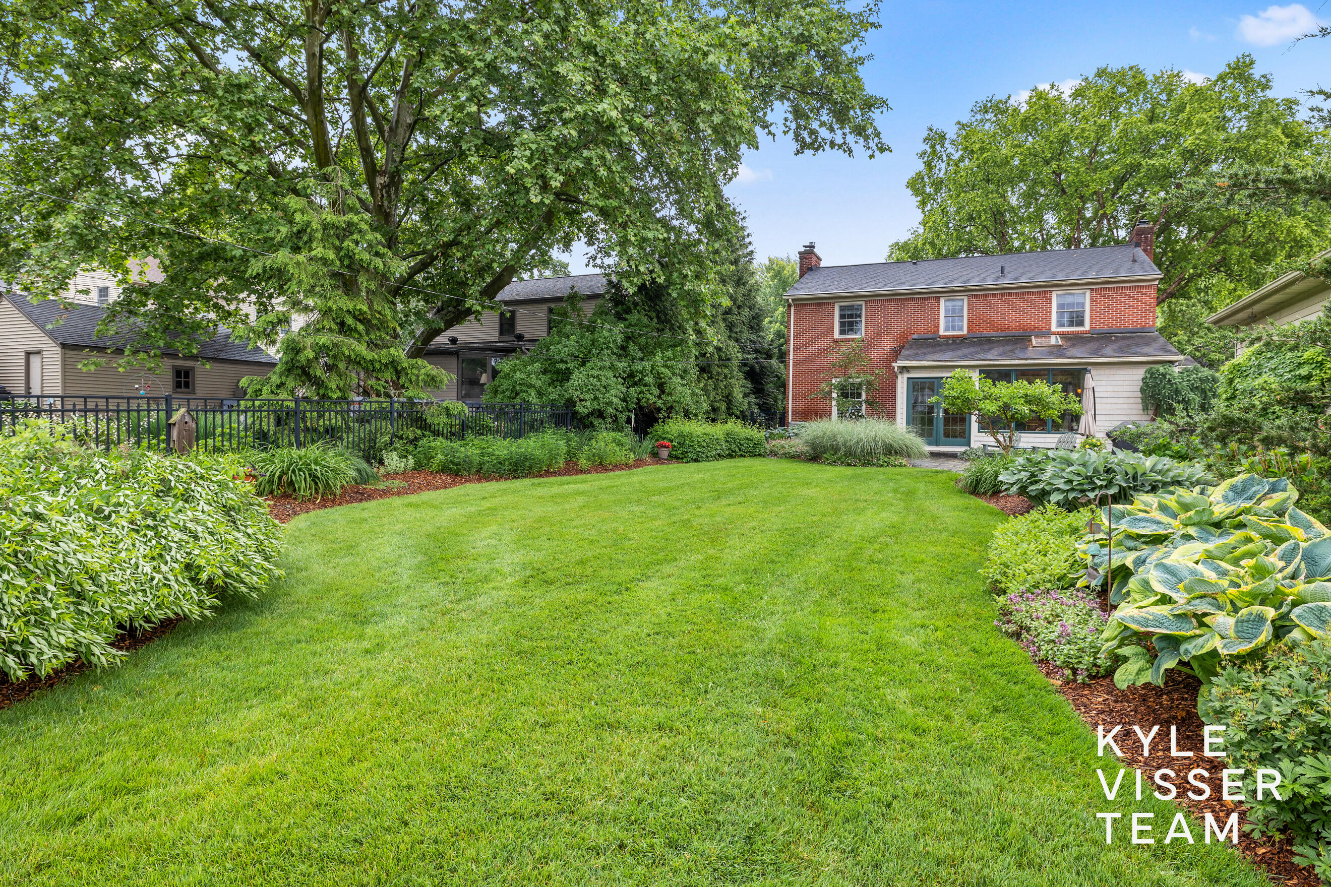 2547 Maplewood Drive SE East Grand Rapids MI 49506