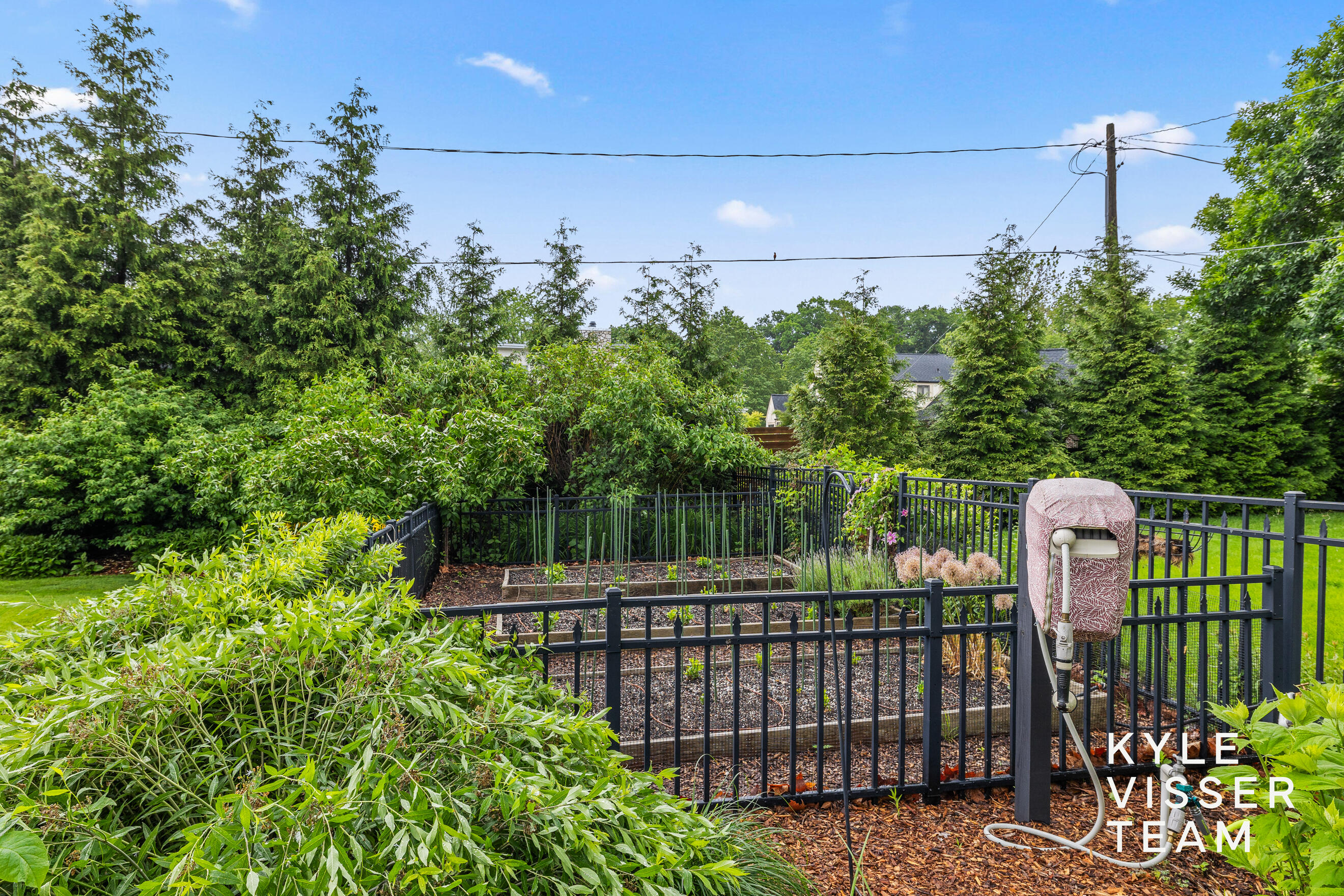 2547 Maplewood Drive SE East Grand Rapids MI 49506