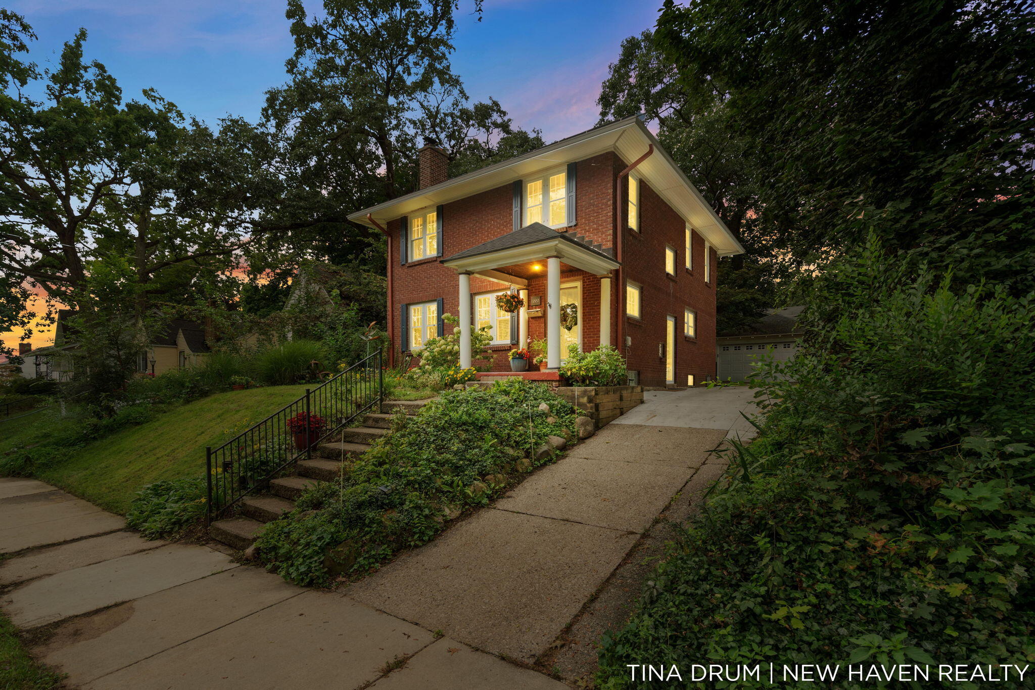 1227 SE Colorado Avenue SE Grand Rapids MI 49506