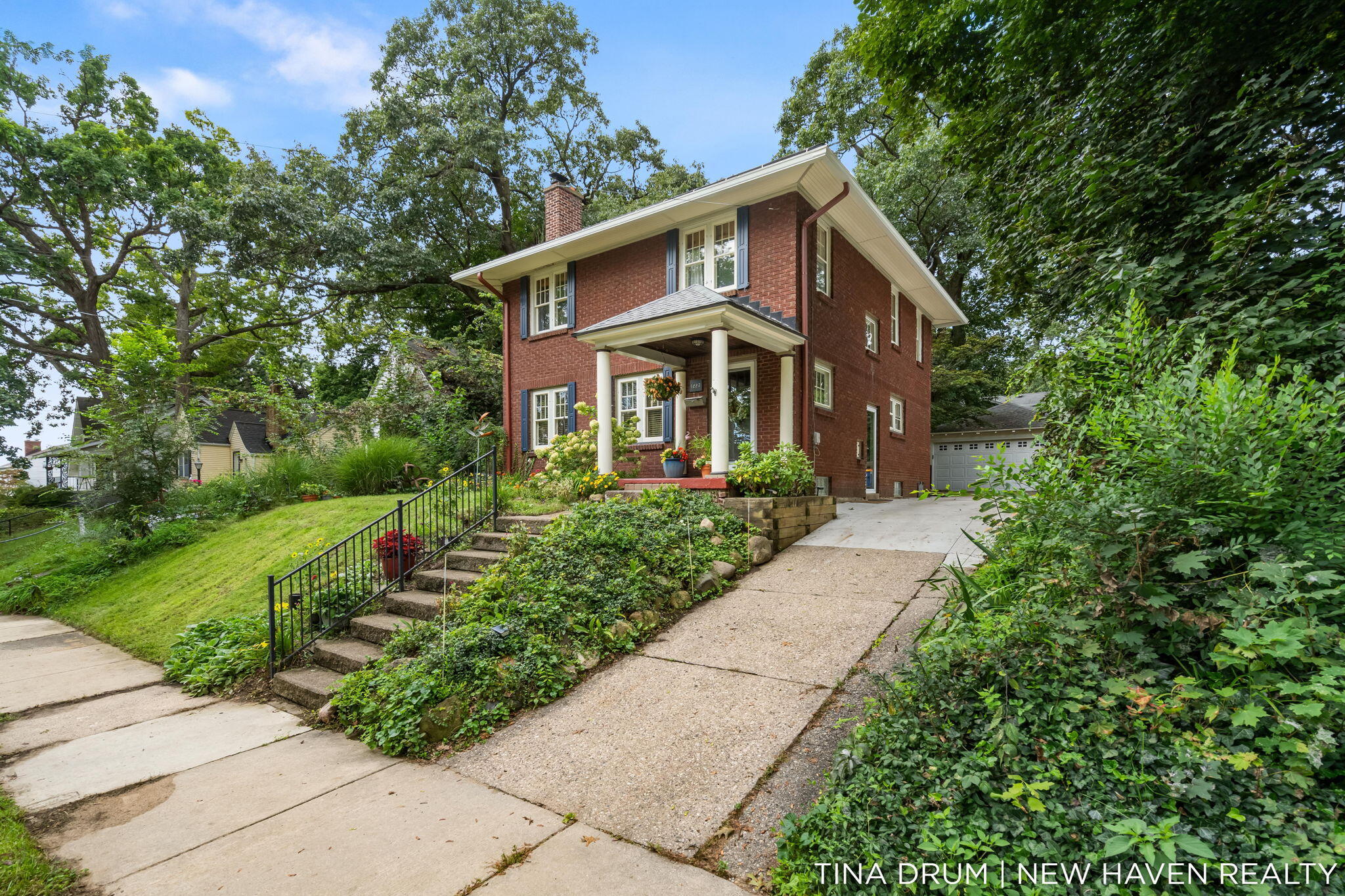 1227 SE Colorado Avenue SE Grand Rapids MI 49506