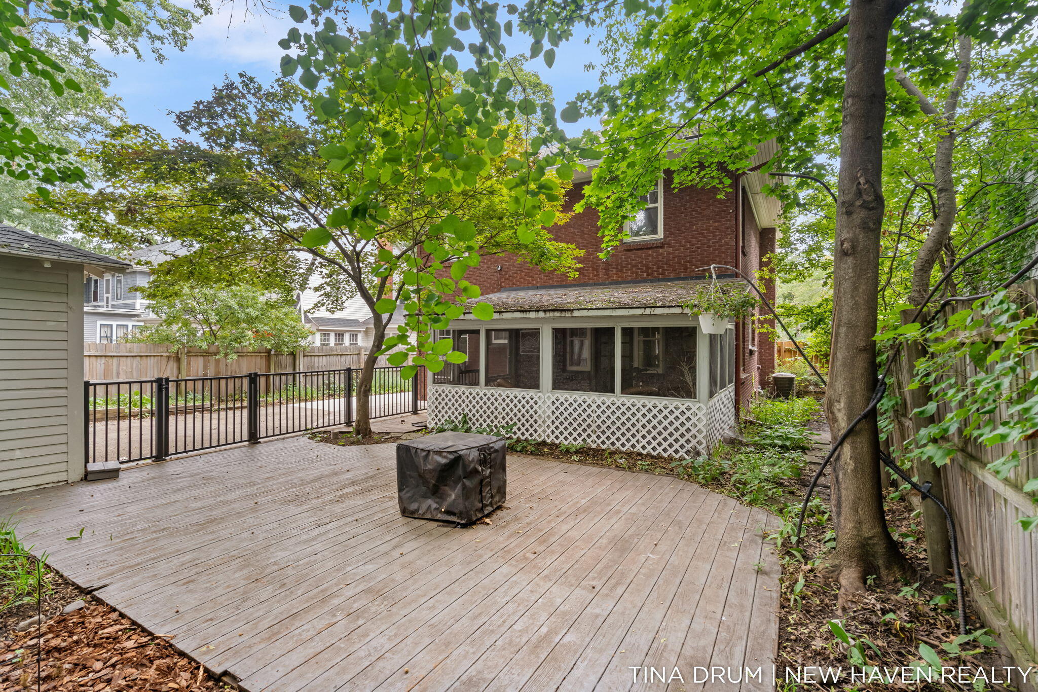 1227 SE Colorado Avenue SE Grand Rapids MI 49506