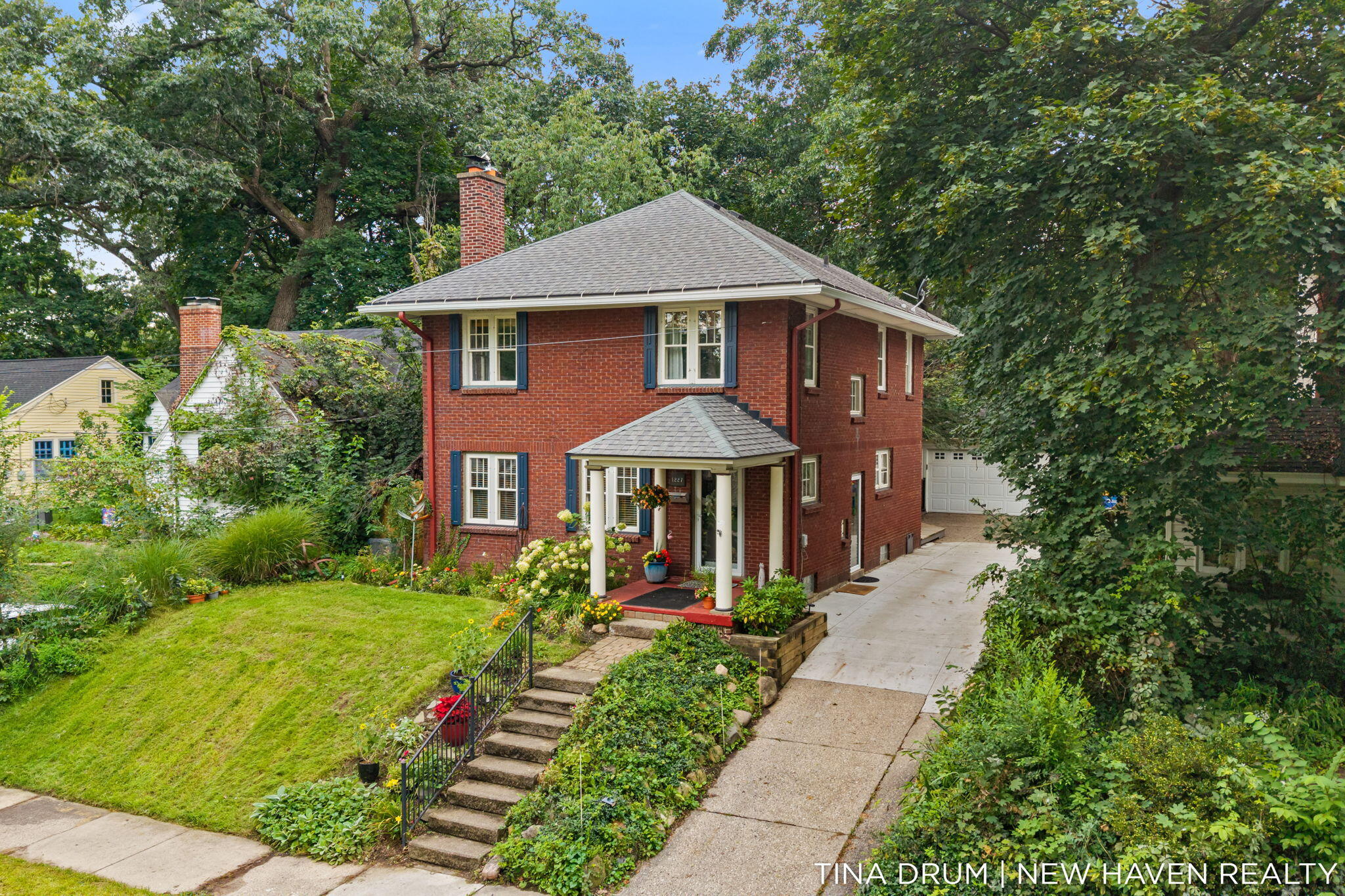 1227 SE Colorado Avenue SE Grand Rapids MI 49506