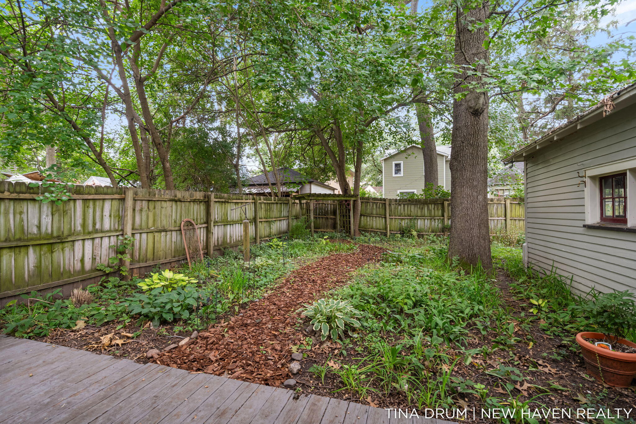 1227 SE Colorado Avenue SE Grand Rapids MI 49506