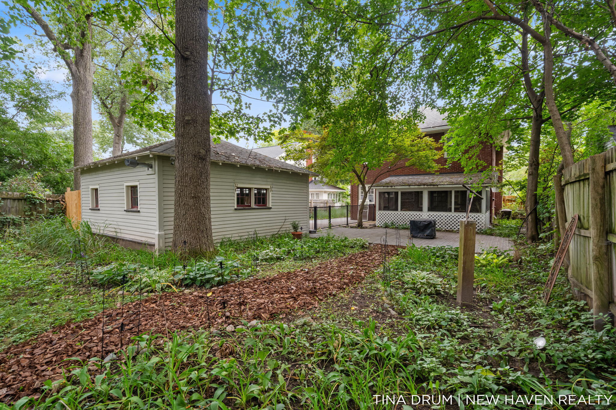 1227 SE Colorado Avenue SE Grand Rapids MI 49506