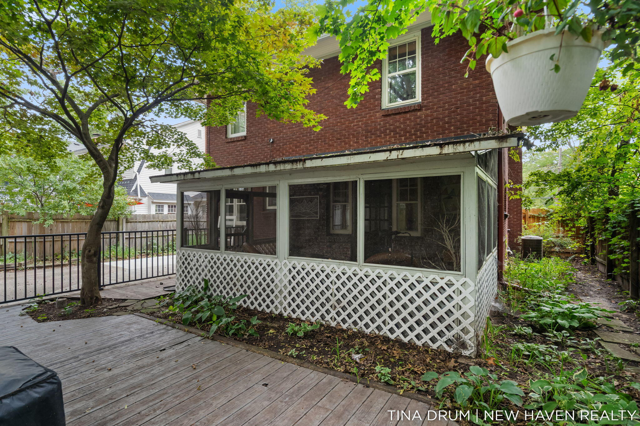 1227 SE Colorado Avenue SE Grand Rapids MI 49506