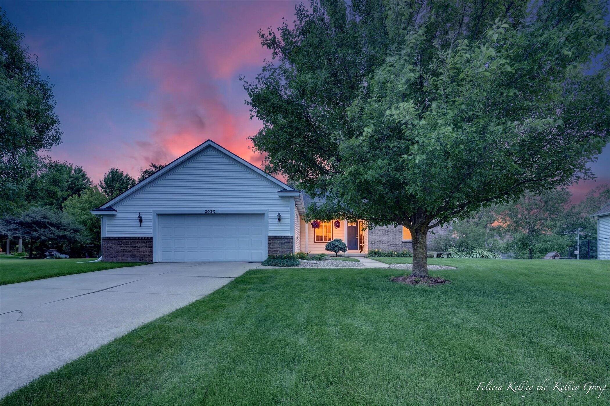 2033 Orchard Ridge Drive NW Grand Rapids MI 49534