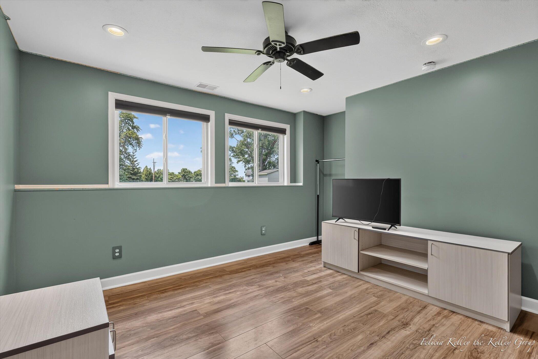 2033 Orchard Ridge Drive NW Grand Rapids MI 49534