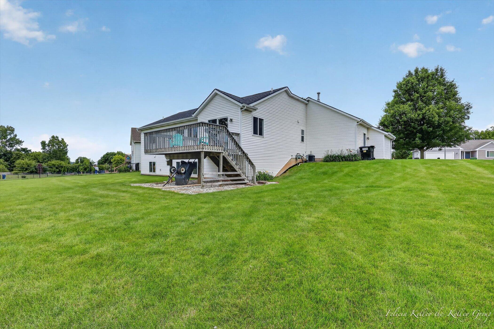 2033 Orchard Ridge Drive NW Grand Rapids MI 49534