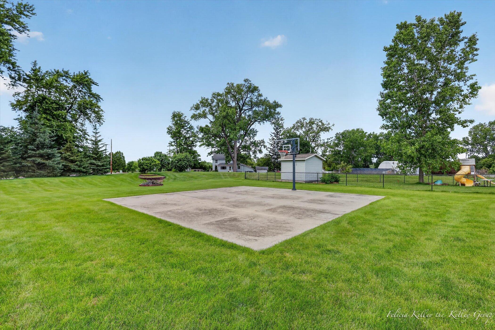 2033 Orchard Ridge Drive NW Grand Rapids MI 49534