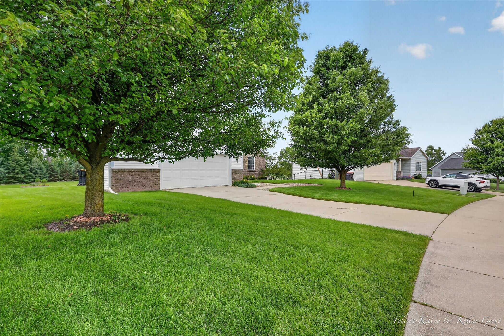 2033 Orchard Ridge Drive NW Grand Rapids MI 49534