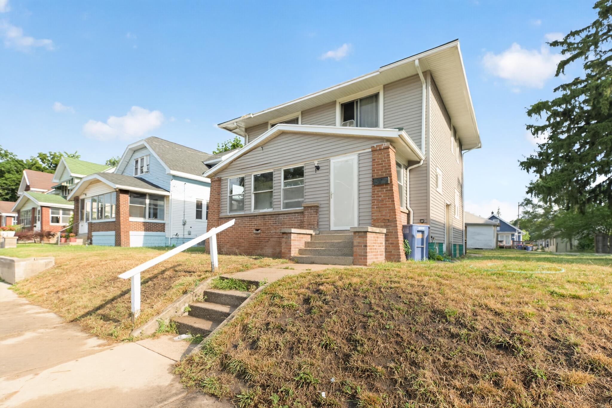 1043 Oakdale Street SE Grand Rapids MI 49507