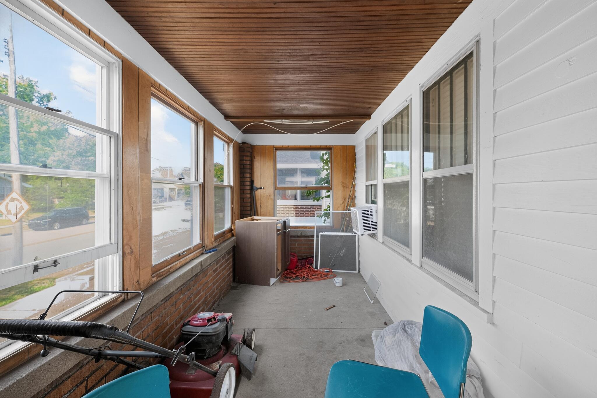 1043 Oakdale Street SE Grand Rapids MI 49507
