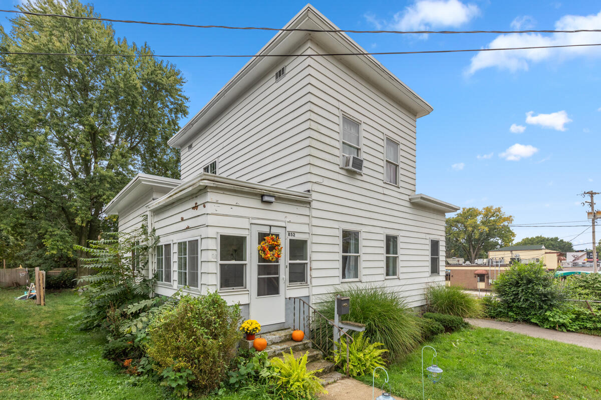 852 Leonard Street NE Grand Rapids MI 49503