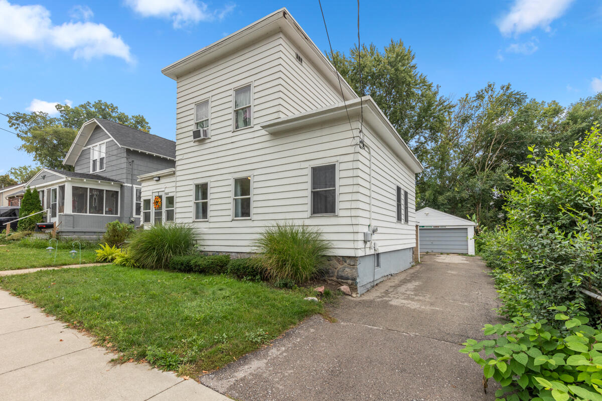852 Leonard Street NE Grand Rapids MI 49503