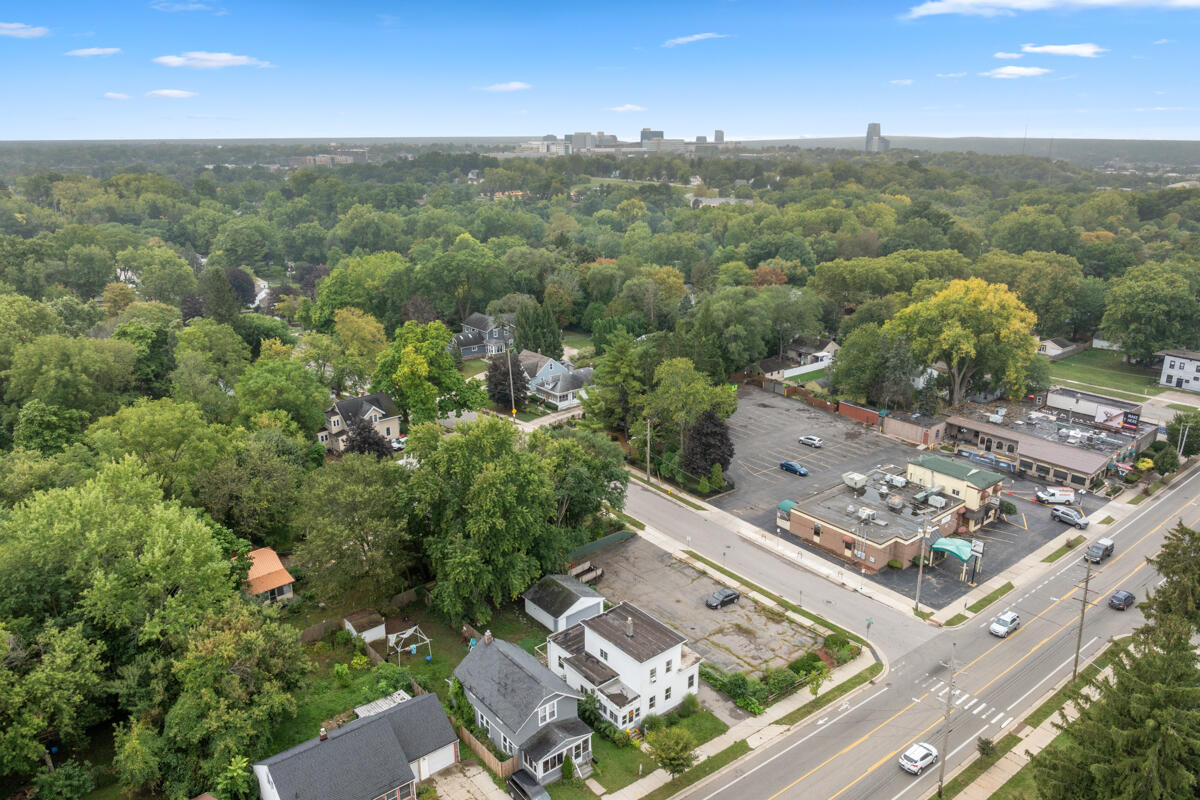 852 Leonard Street NE Grand Rapids MI 49503