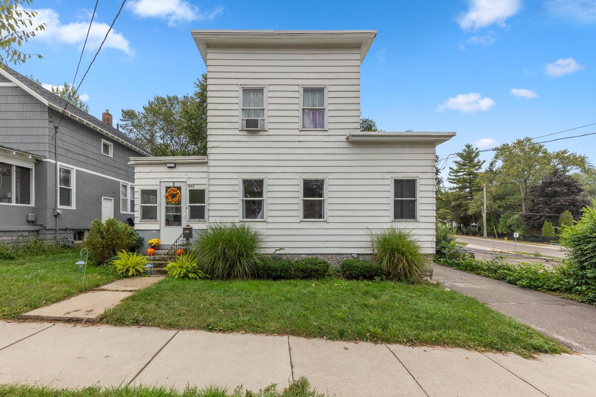 852 Leonard Street NE Grand Rapids MI 49503
