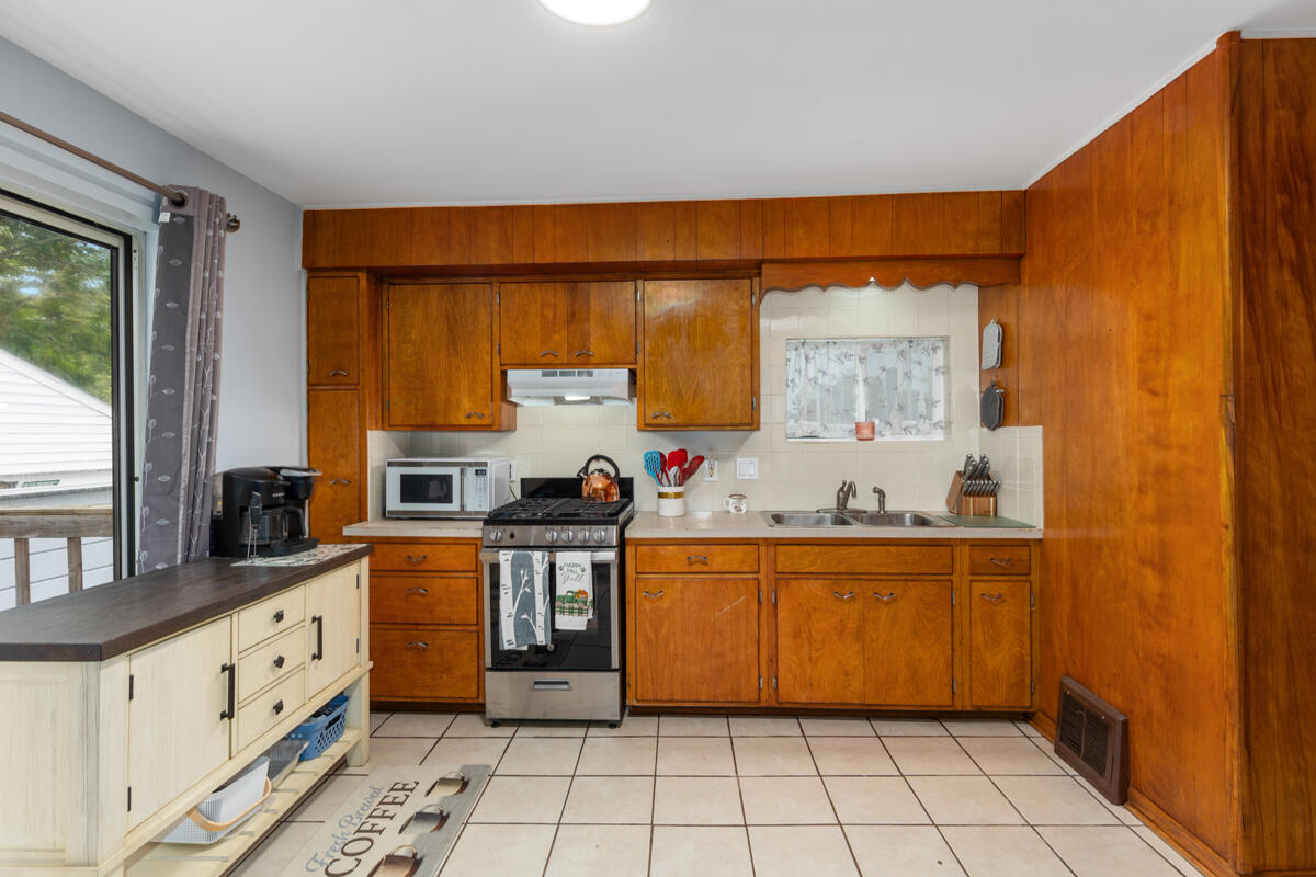 852 Leonard Street NE Grand Rapids MI 49503