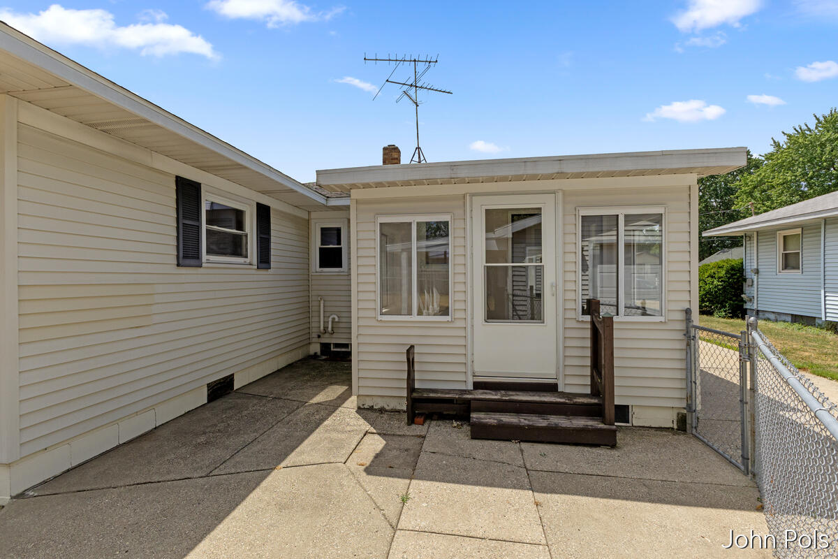 247 43rd Street SW Grand Rapids MI 49548