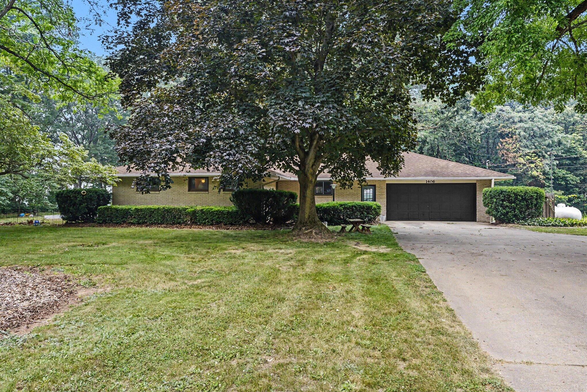 1406 Camp Road Buchanan MI 49107