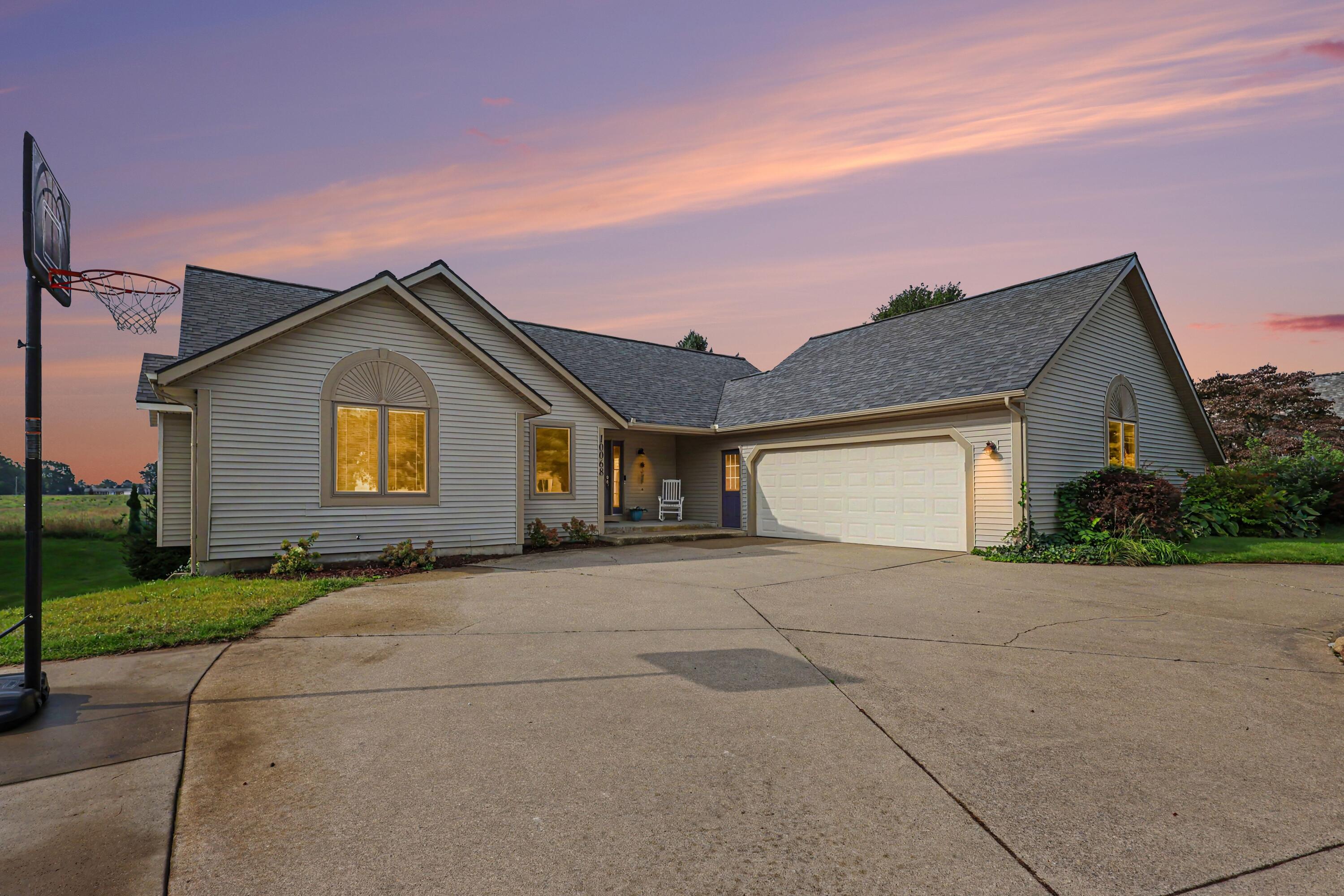 10068 Holiday Drive Zeeland MI 49464